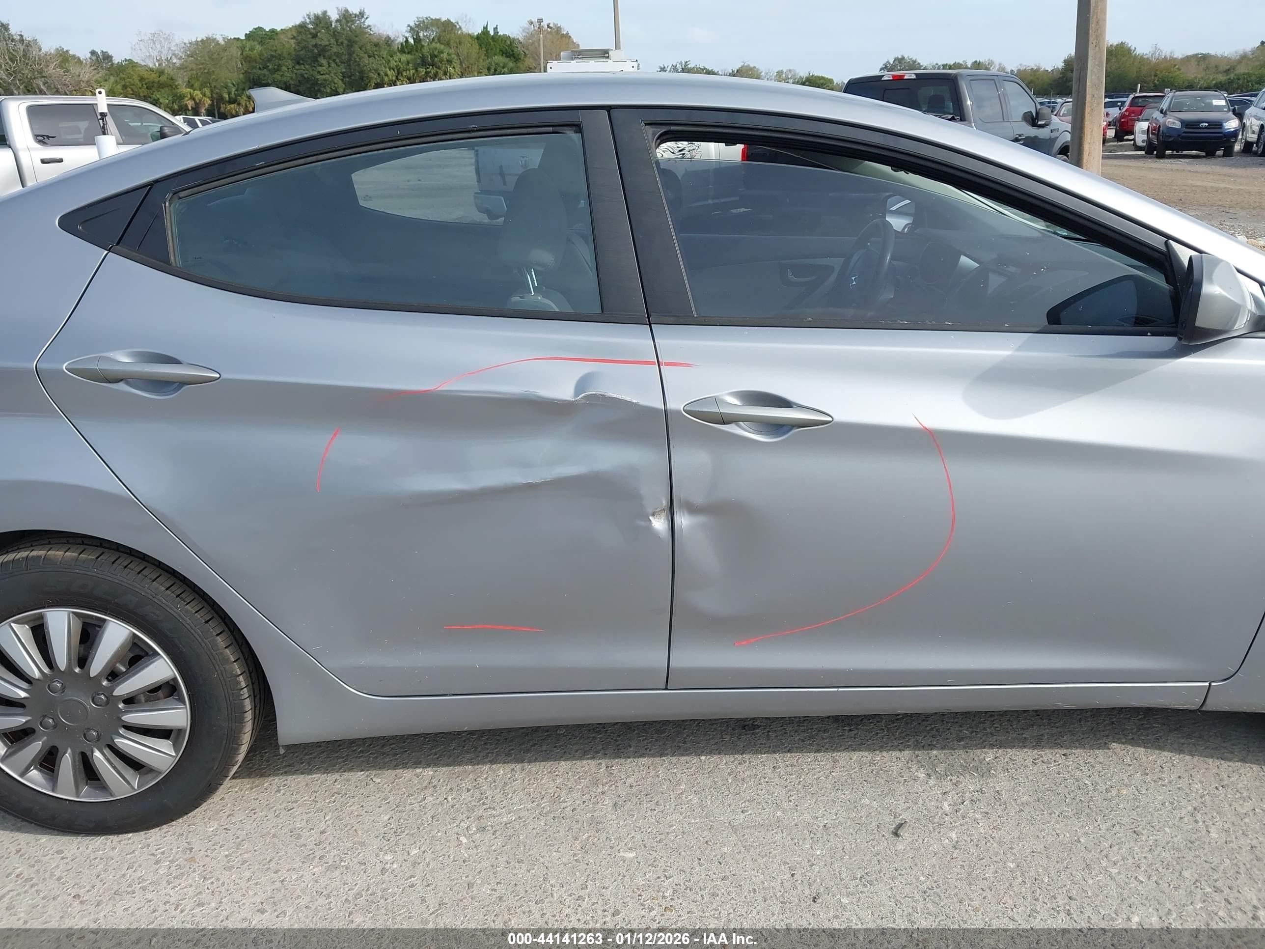 HYUNDAI ELANTRA image 6