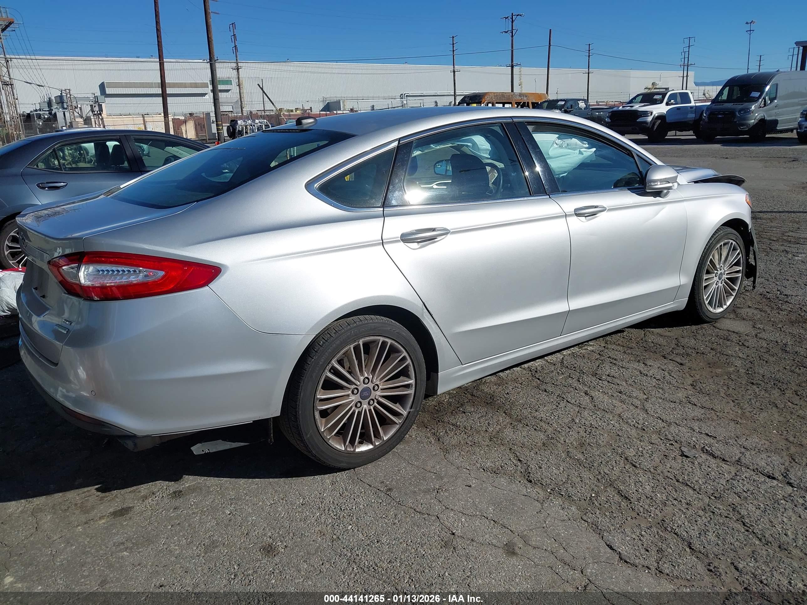 FORD FUSION image 4