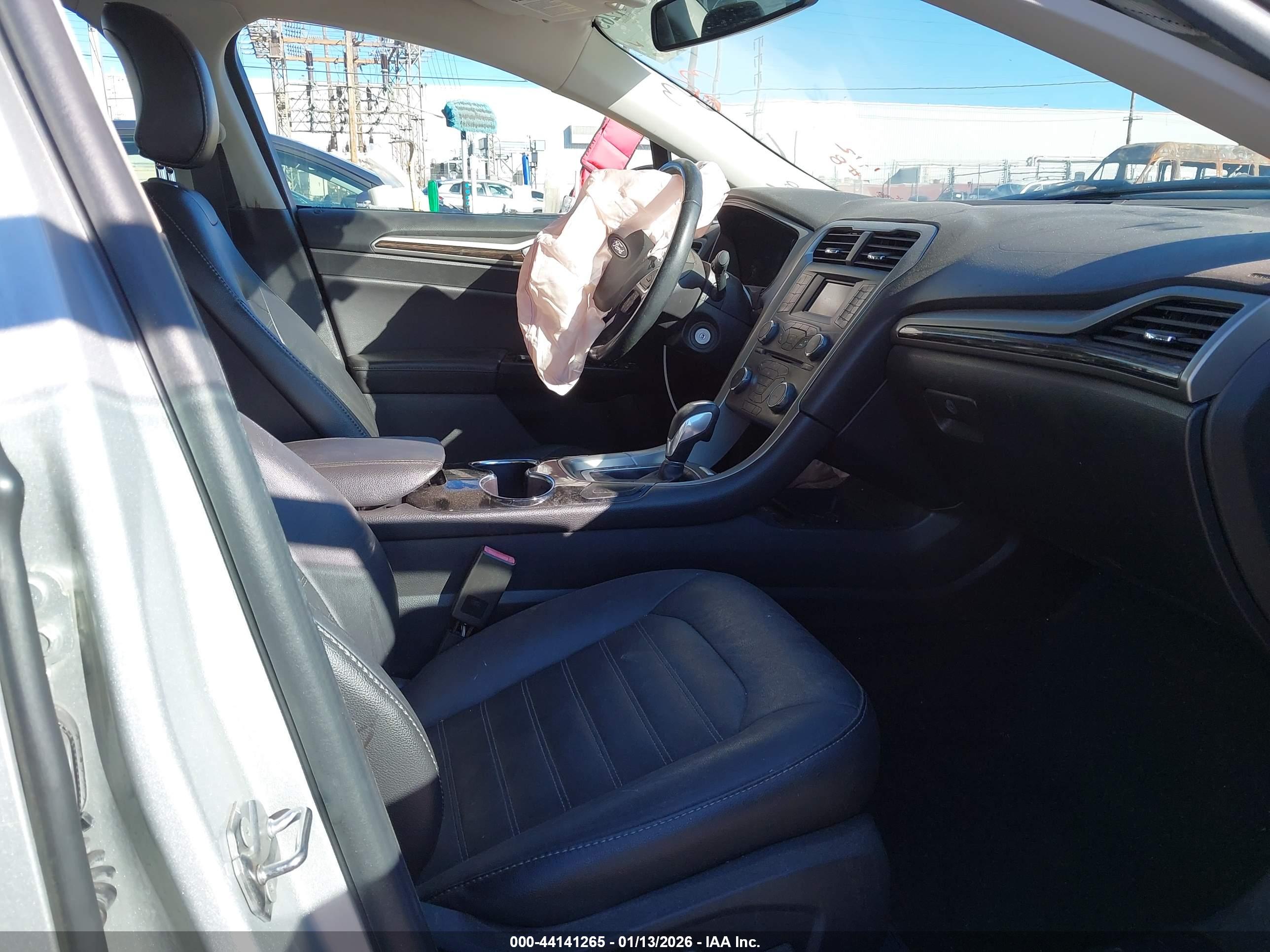 FORD FUSION image 5