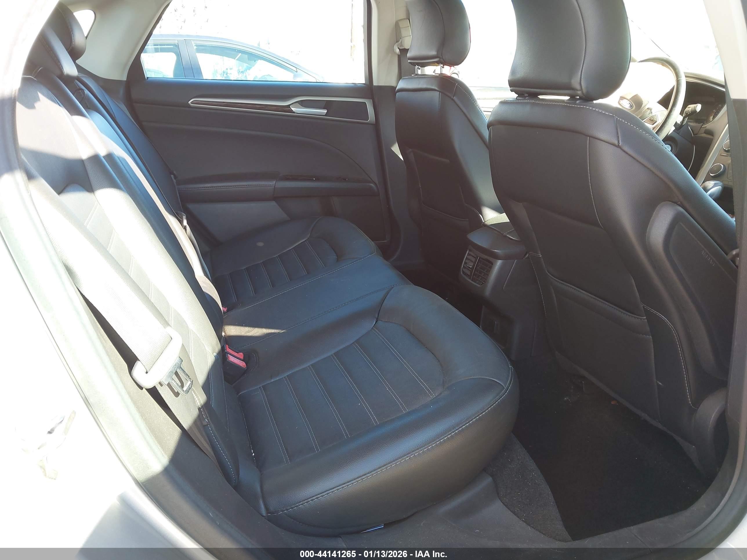 FORD FUSION image 8