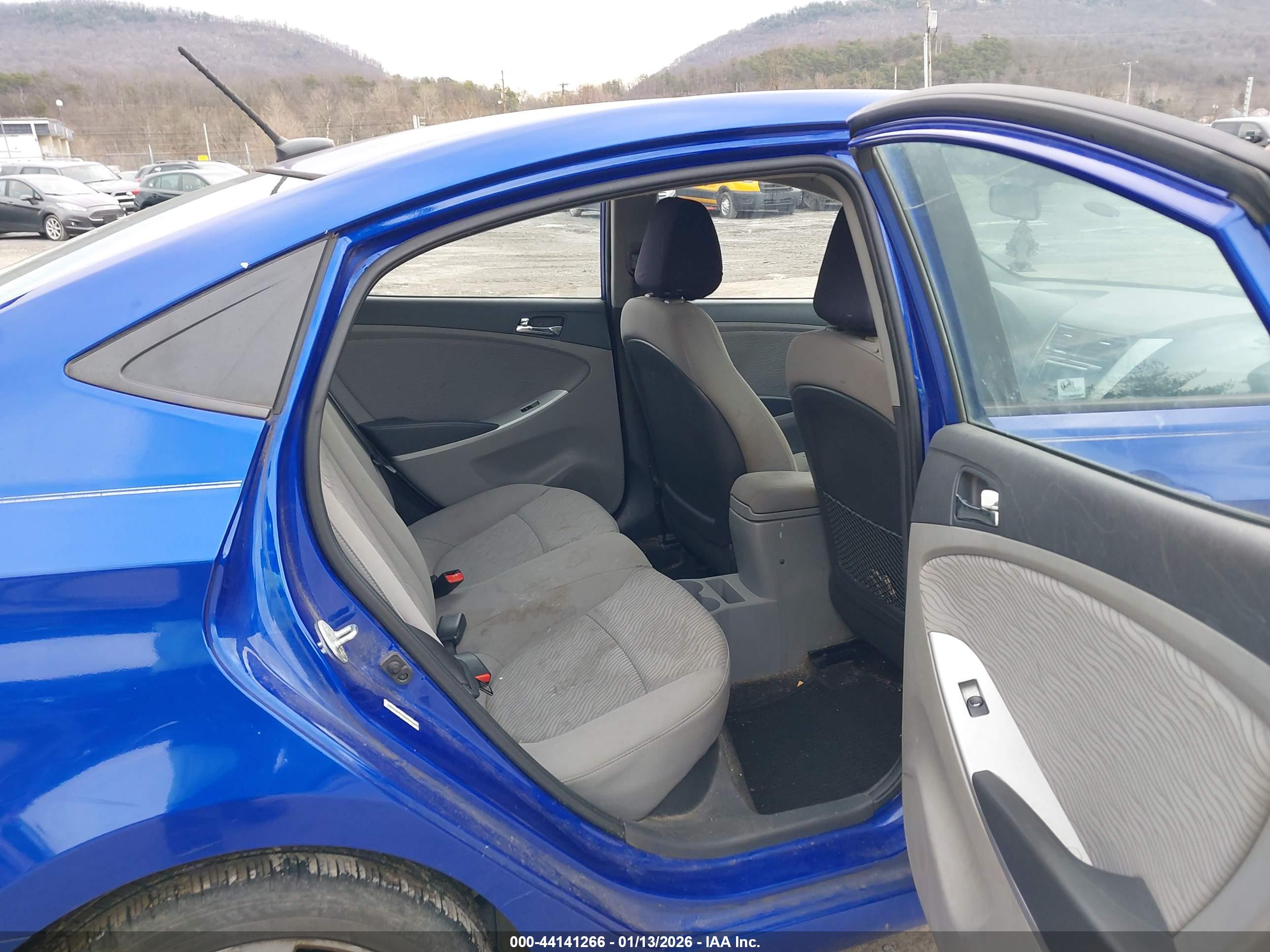 HYUNDAI ACCENT image 8