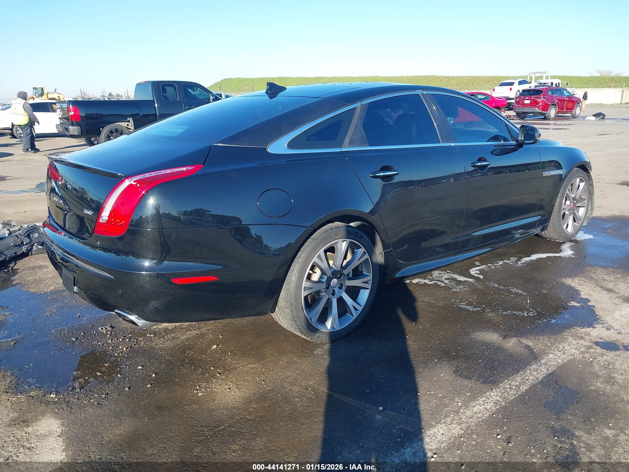 JAGUAR XJ image 4