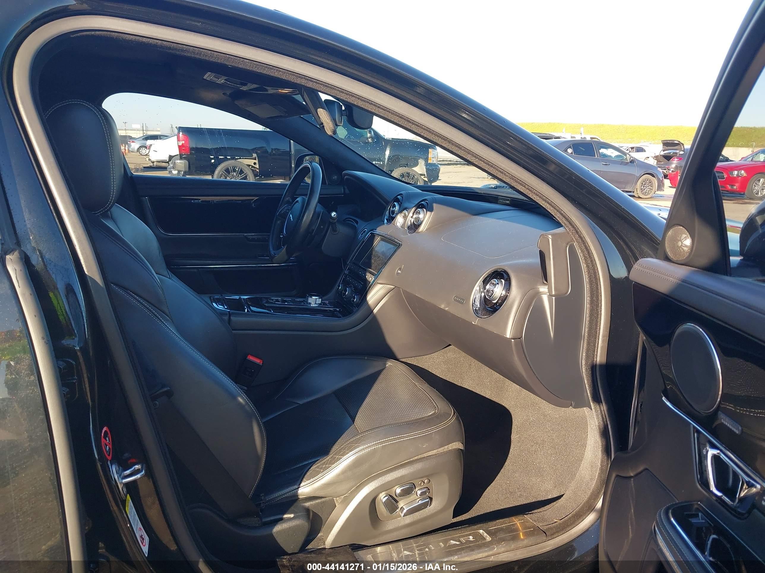 JAGUAR XJ image 5