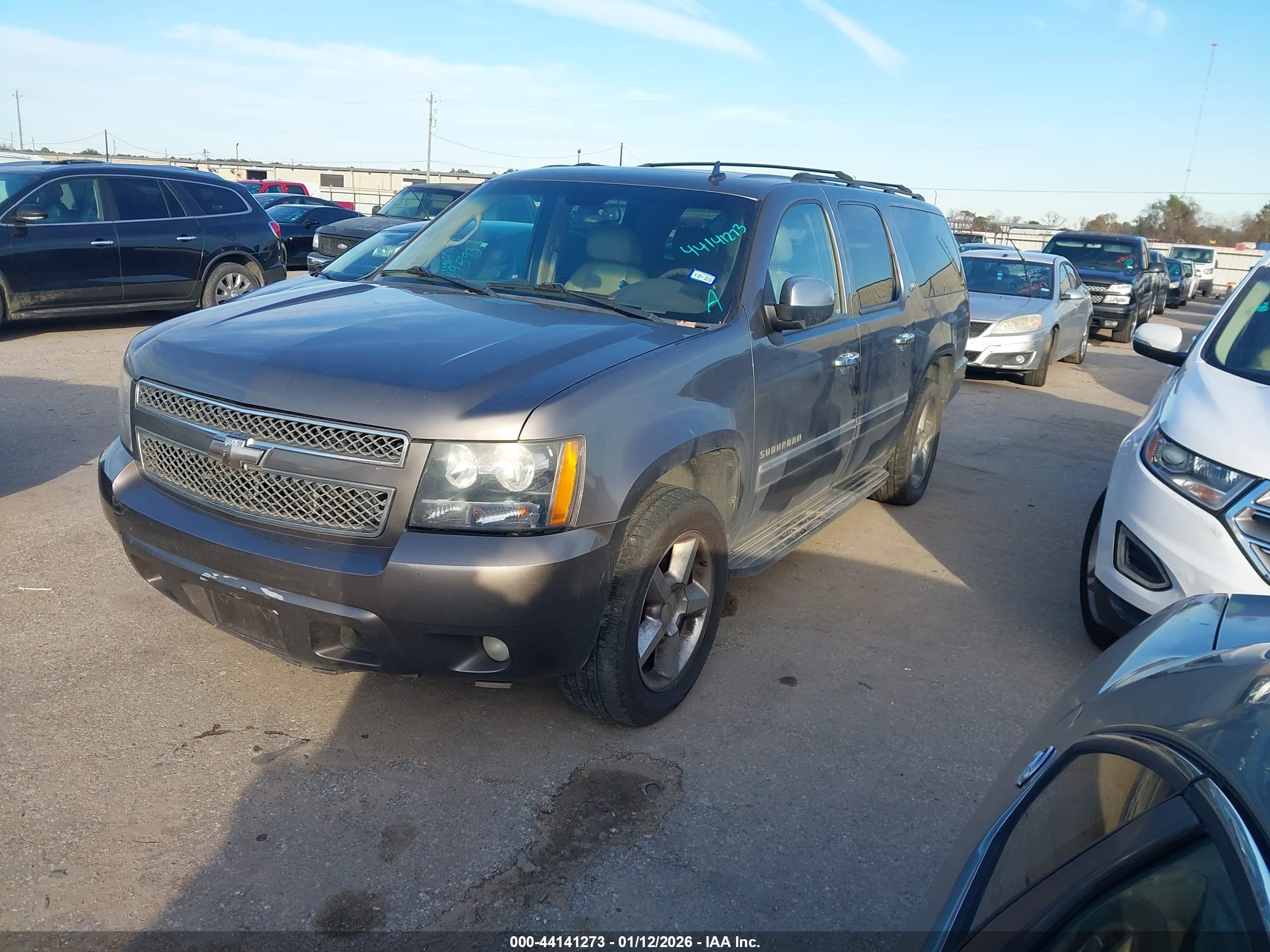 CHEVROLET SUBURBAN image 2
