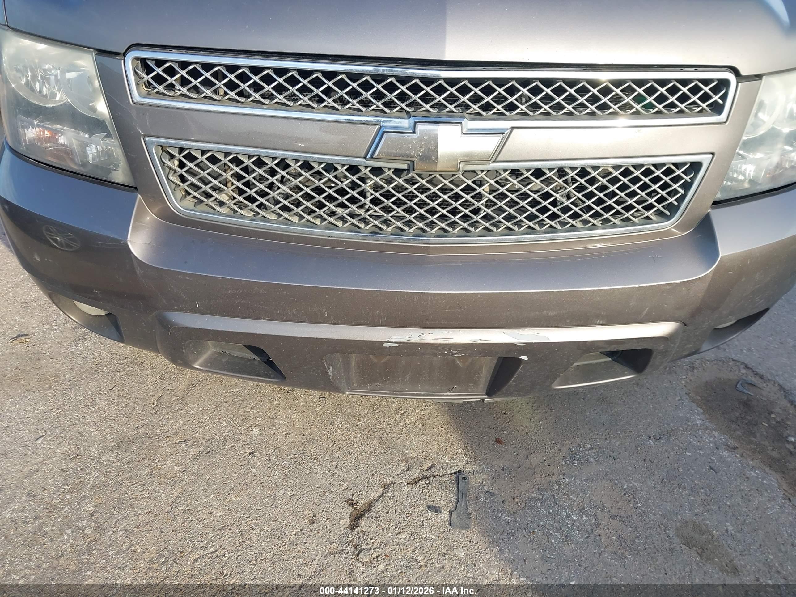 CHEVROLET SUBURBAN image 6