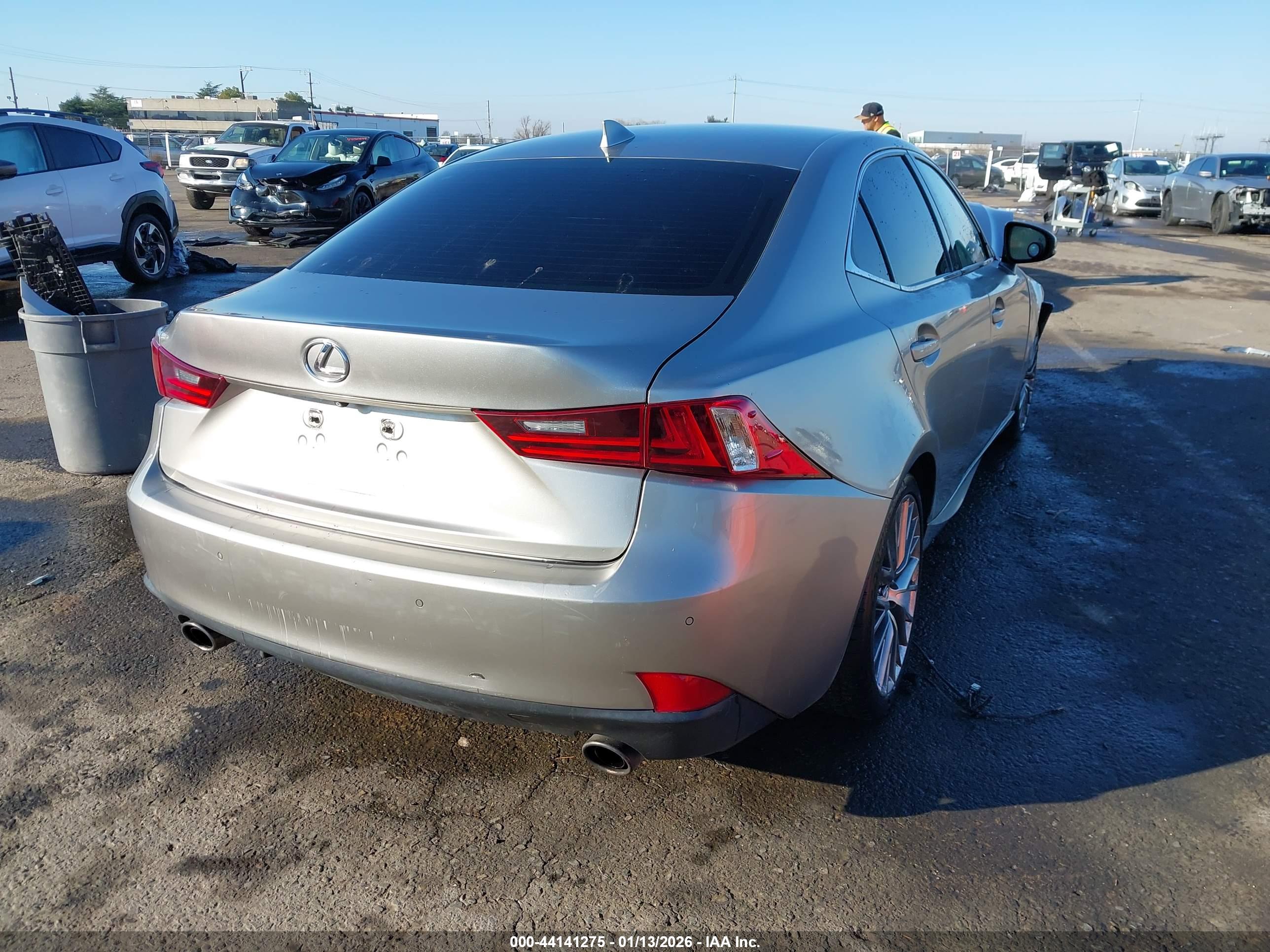 LEXUS IS image 4
