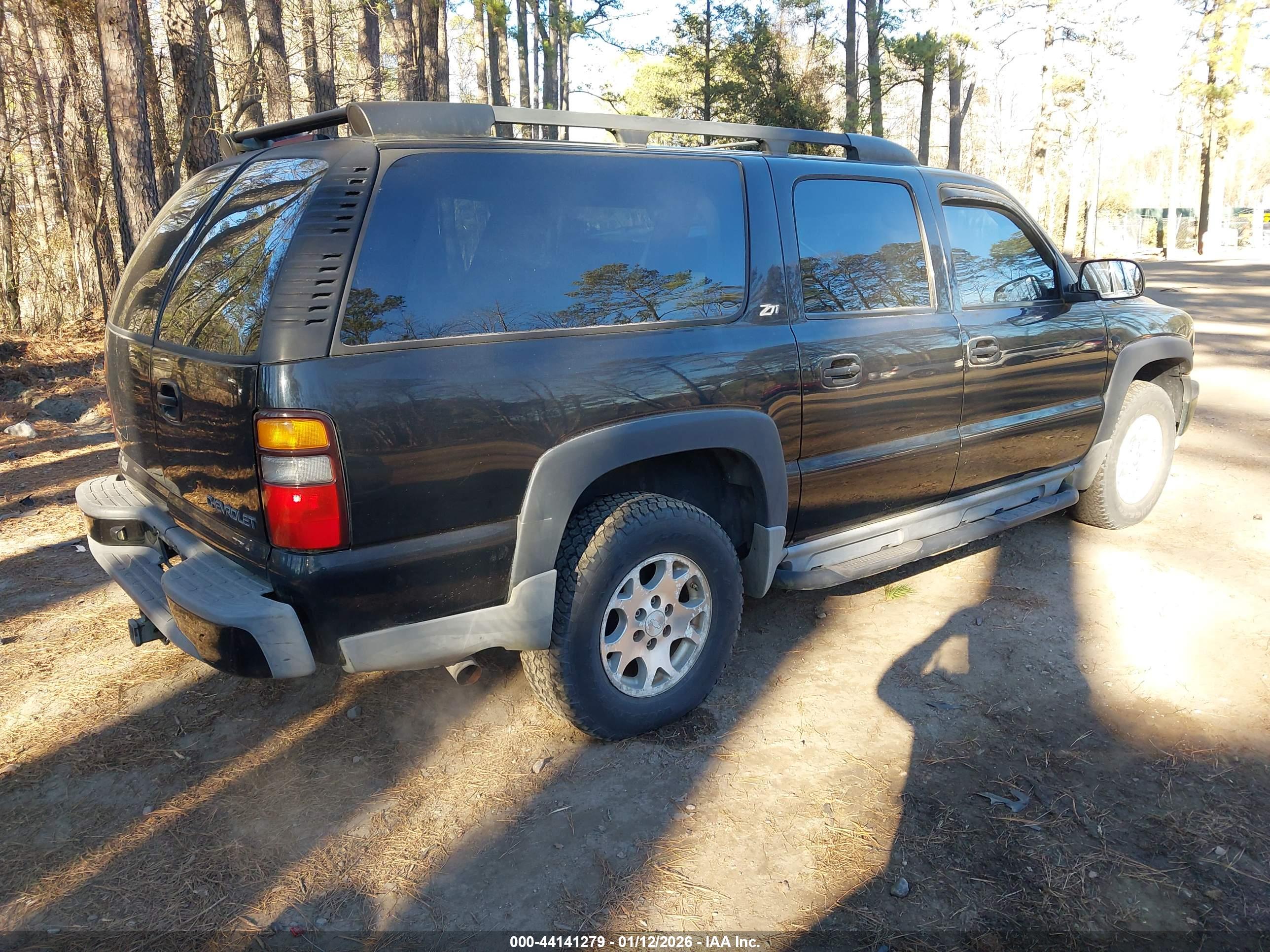 CHEVROLET SUBURBAN image 4
