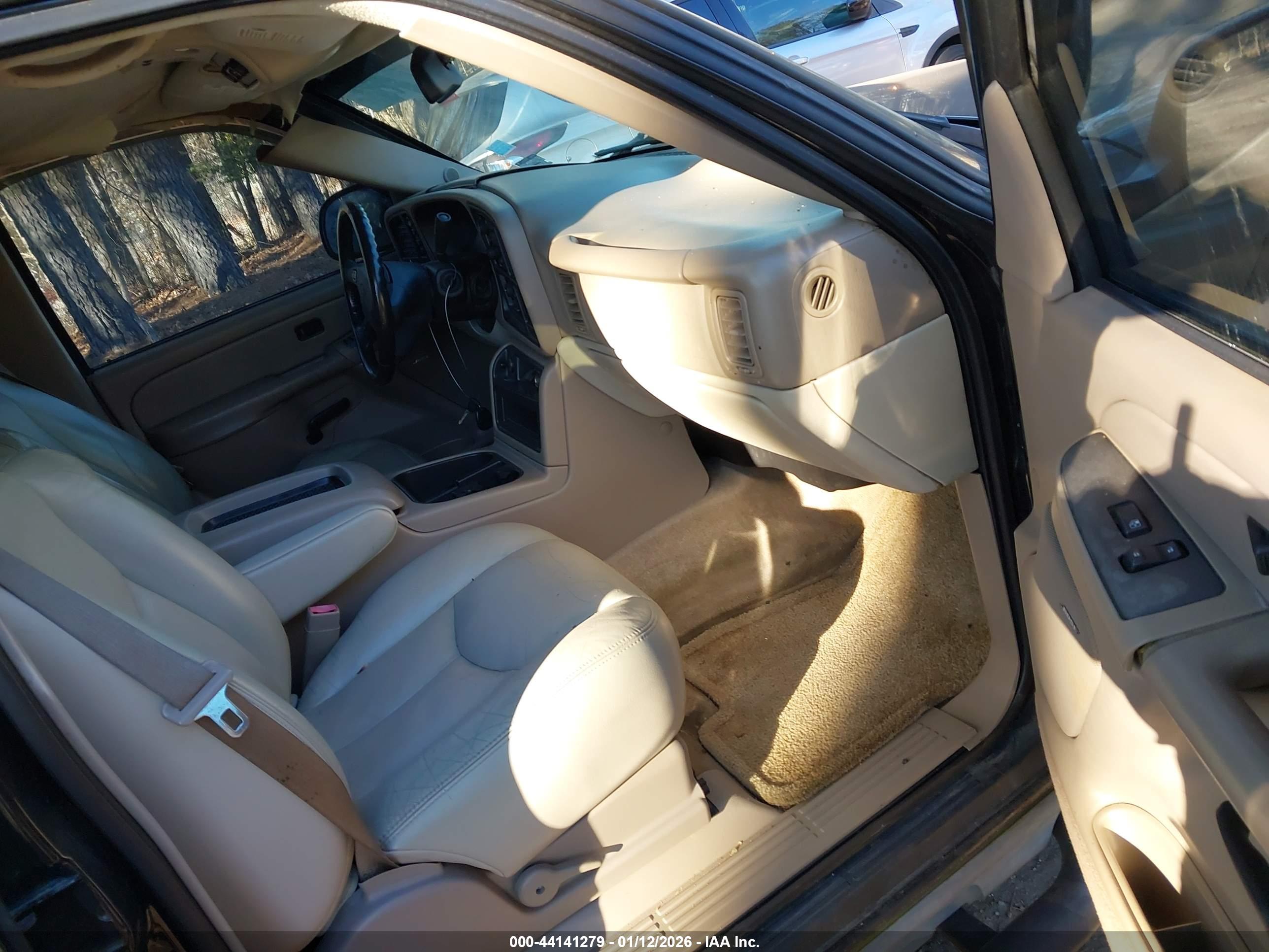 CHEVROLET SUBURBAN image 5