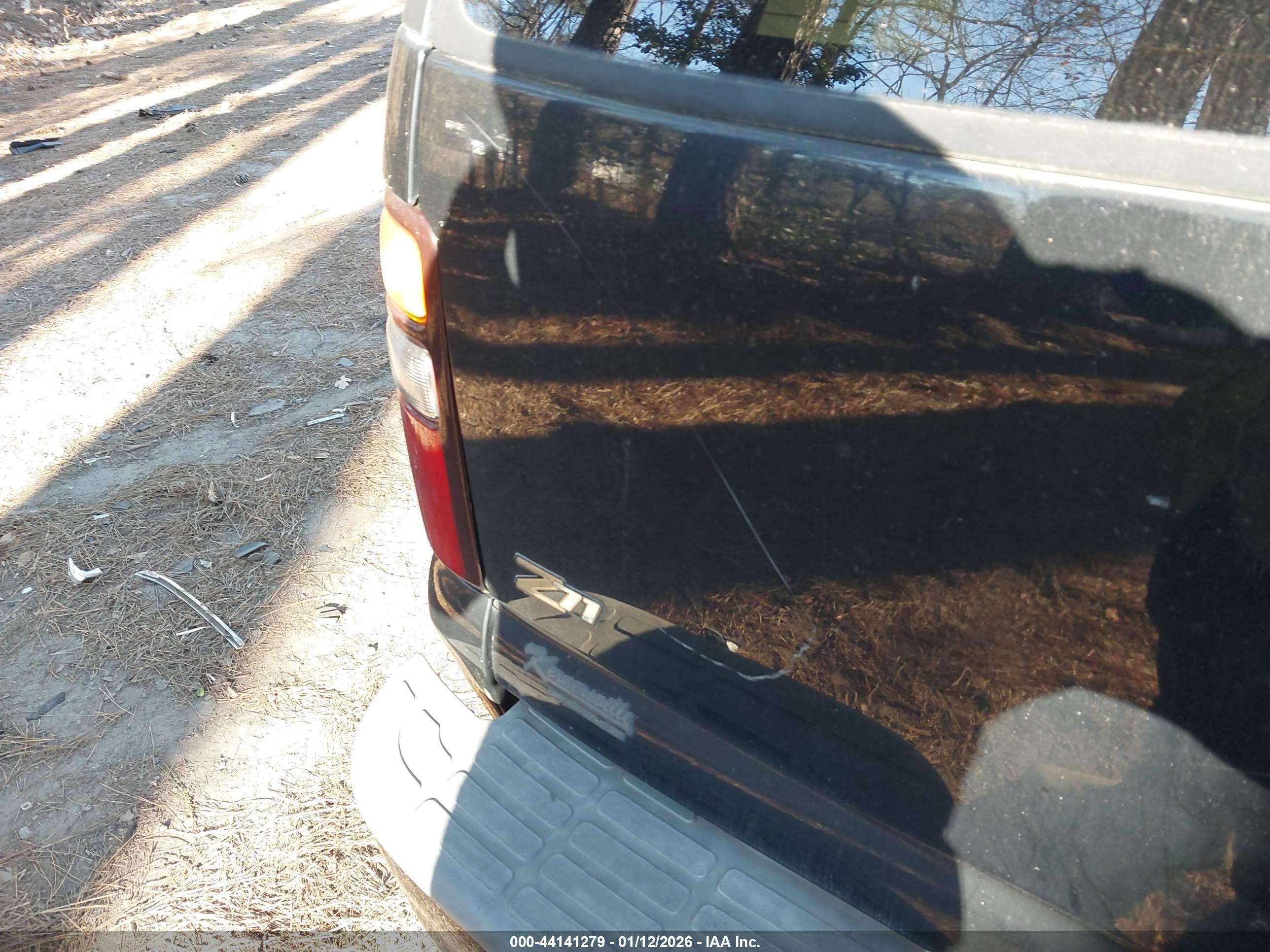 CHEVROLET SUBURBAN image 6