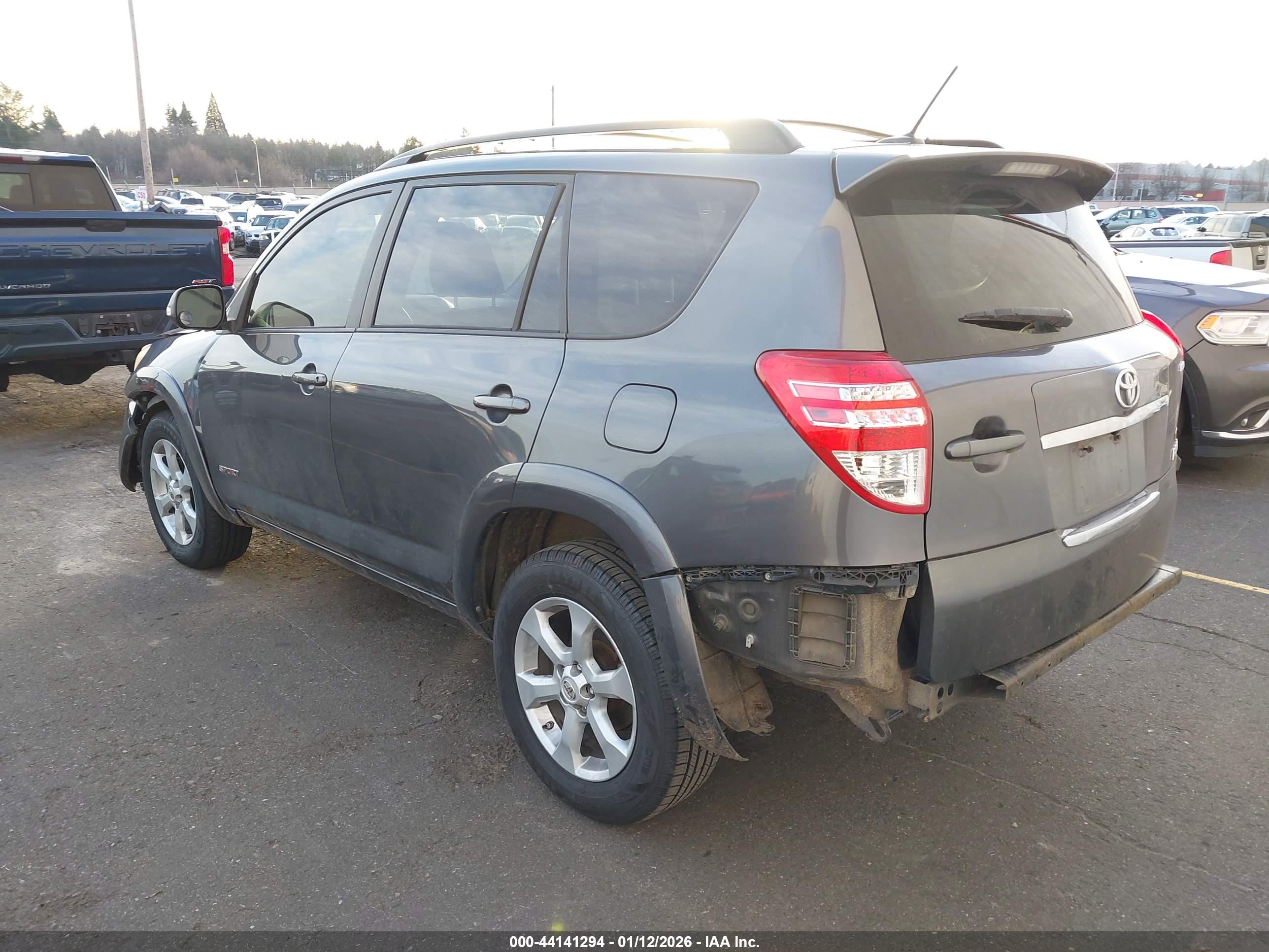 TOYOTA RAV4 image 3