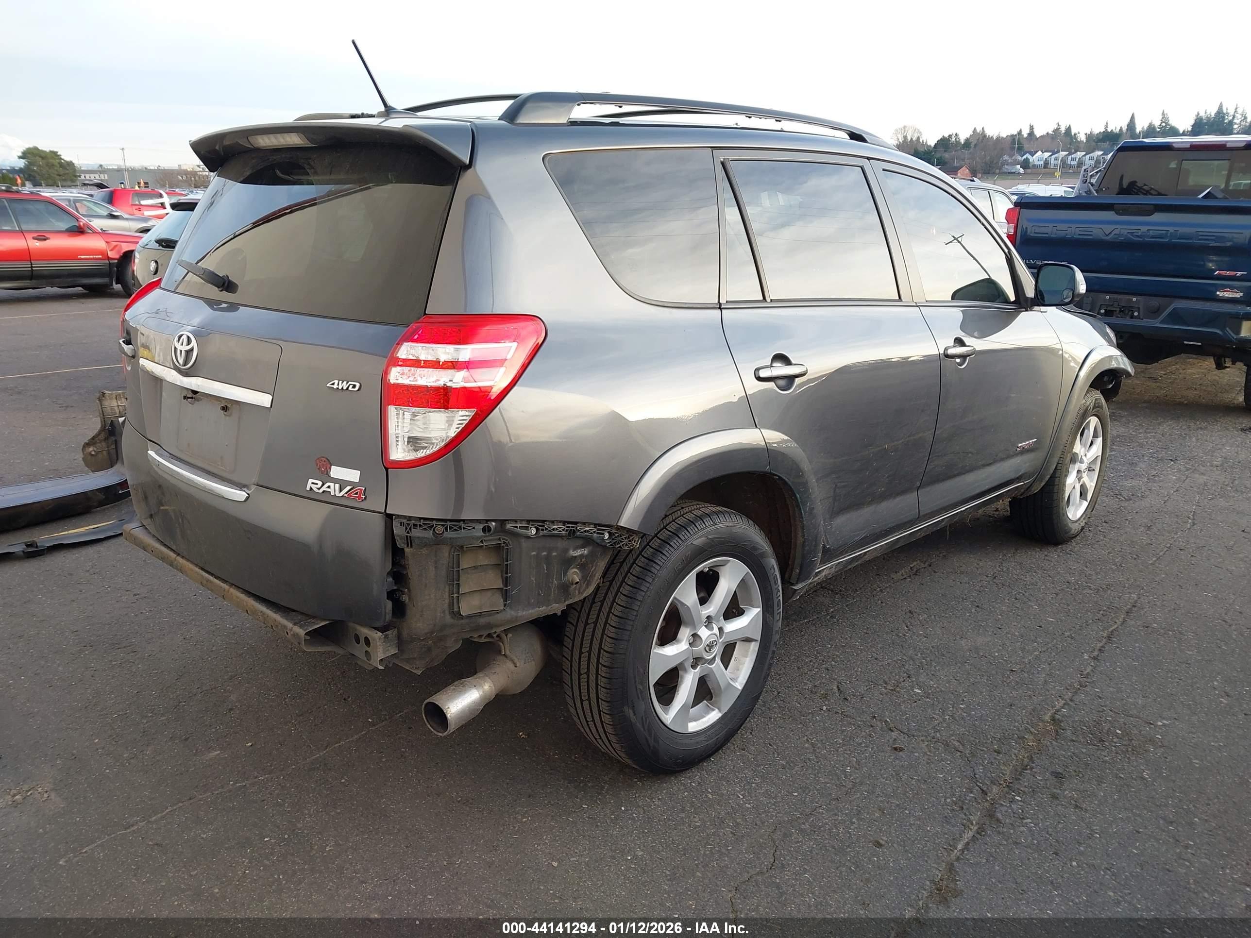 TOYOTA RAV4 image 4