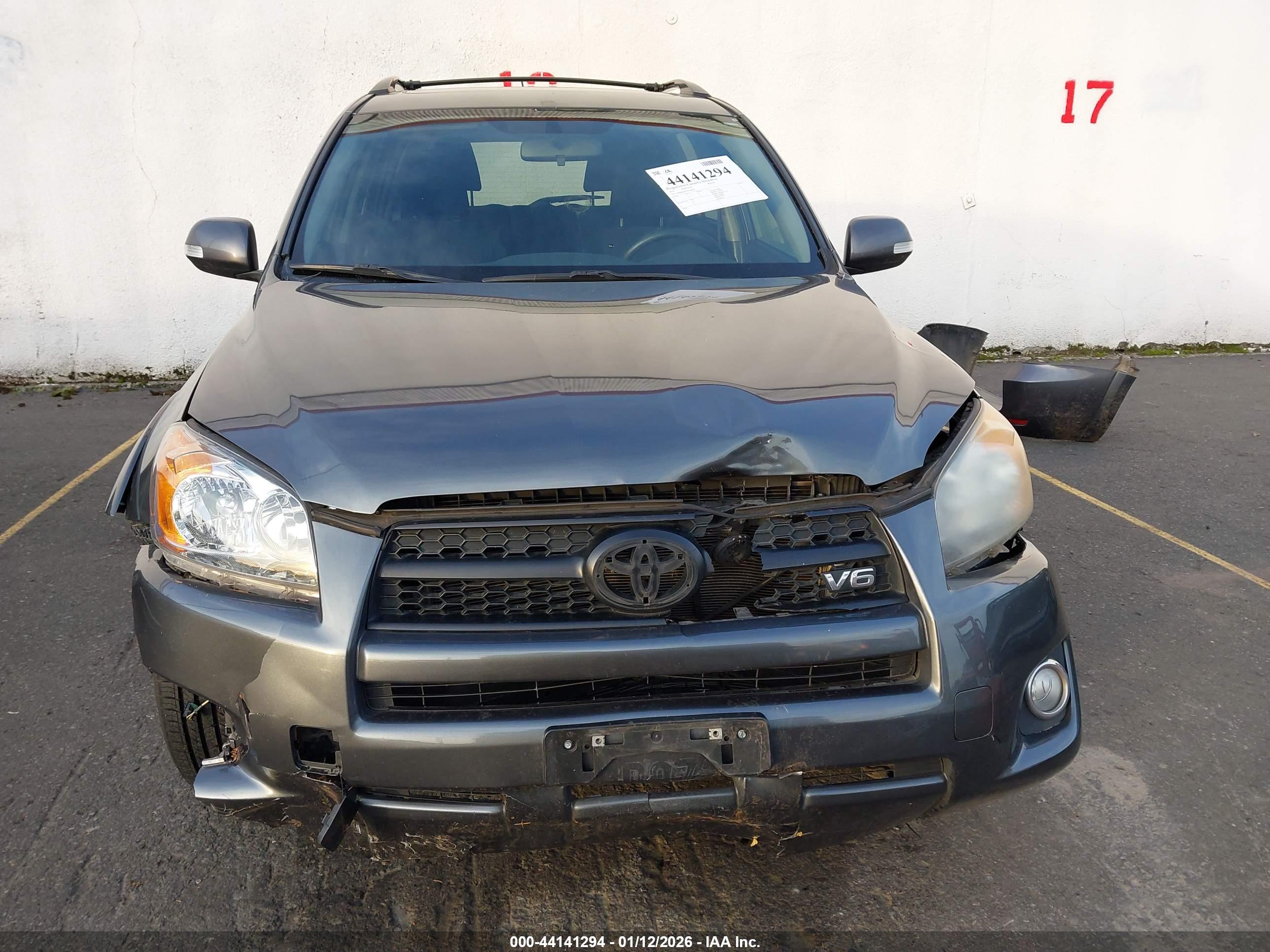 TOYOTA RAV4 image 6