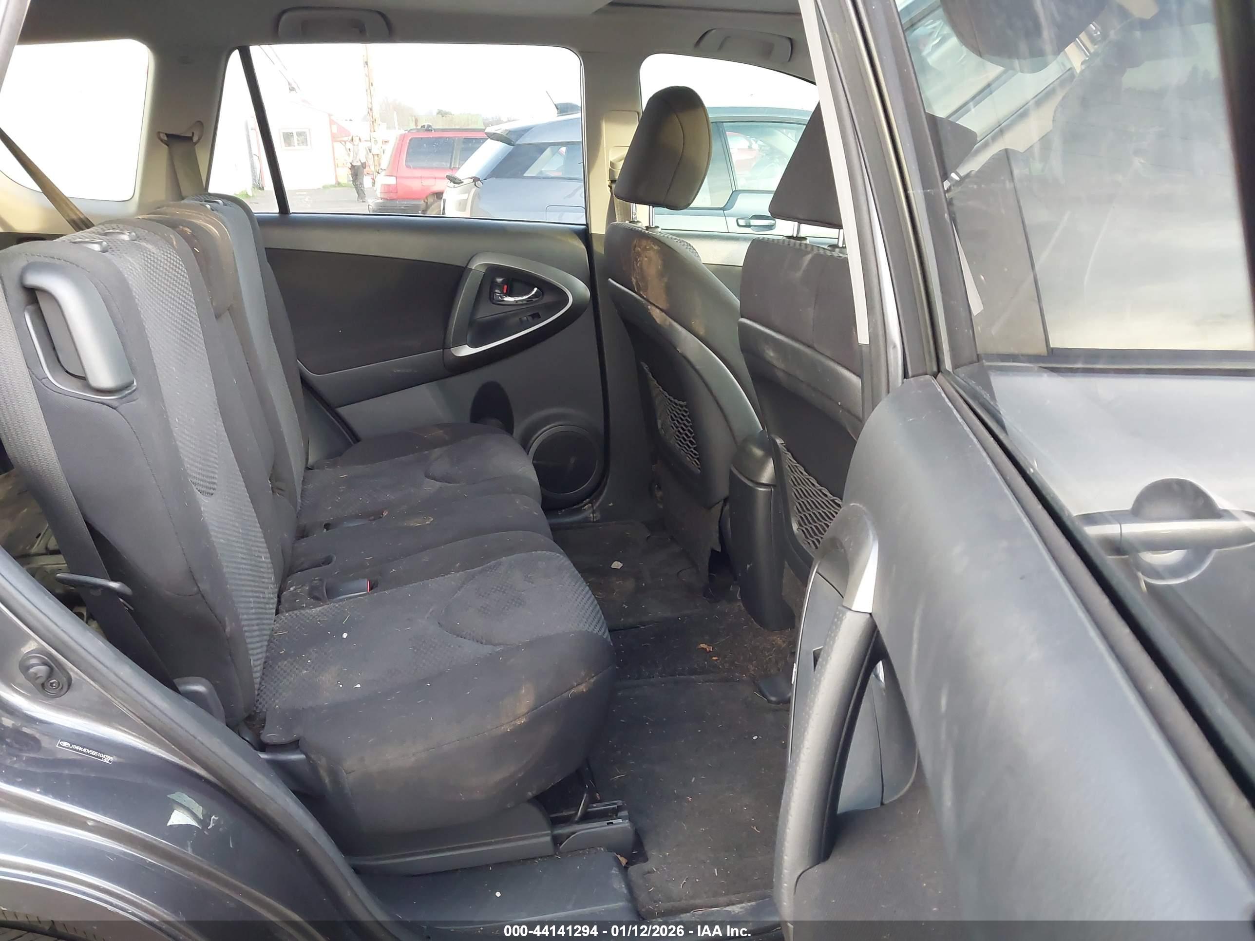 TOYOTA RAV4 image 8