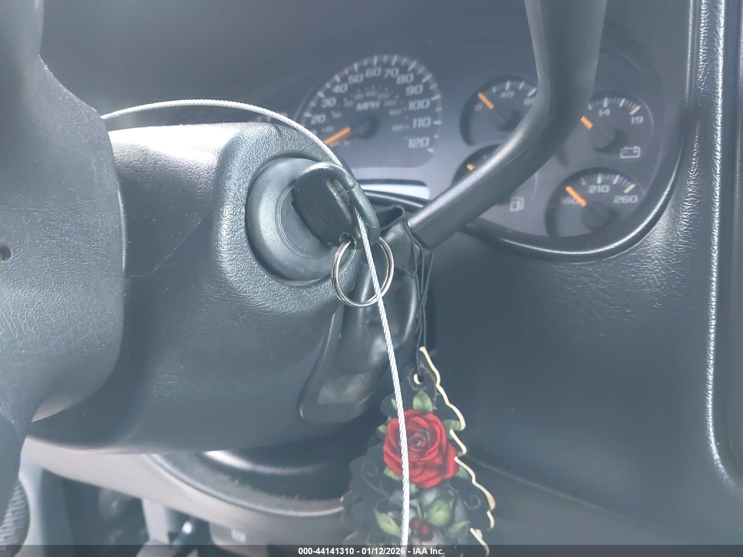 CHEVROLET SILVERADO image 11
