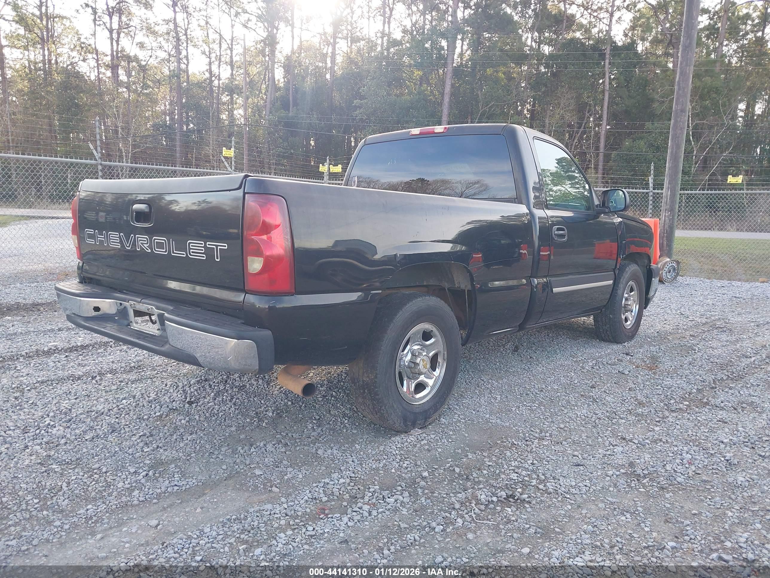 CHEVROLET SILVERADO image 4
