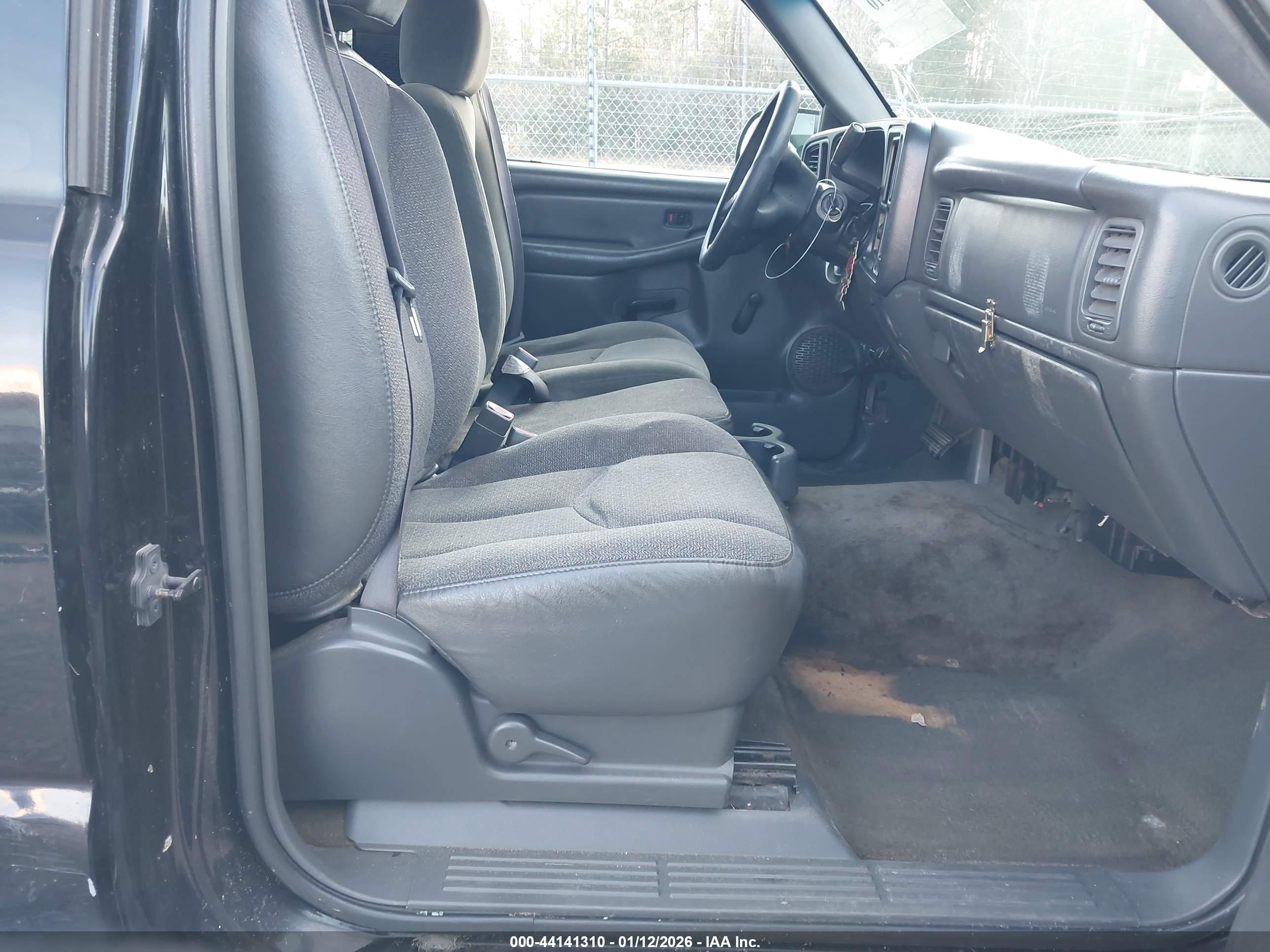 CHEVROLET SILVERADO image 5