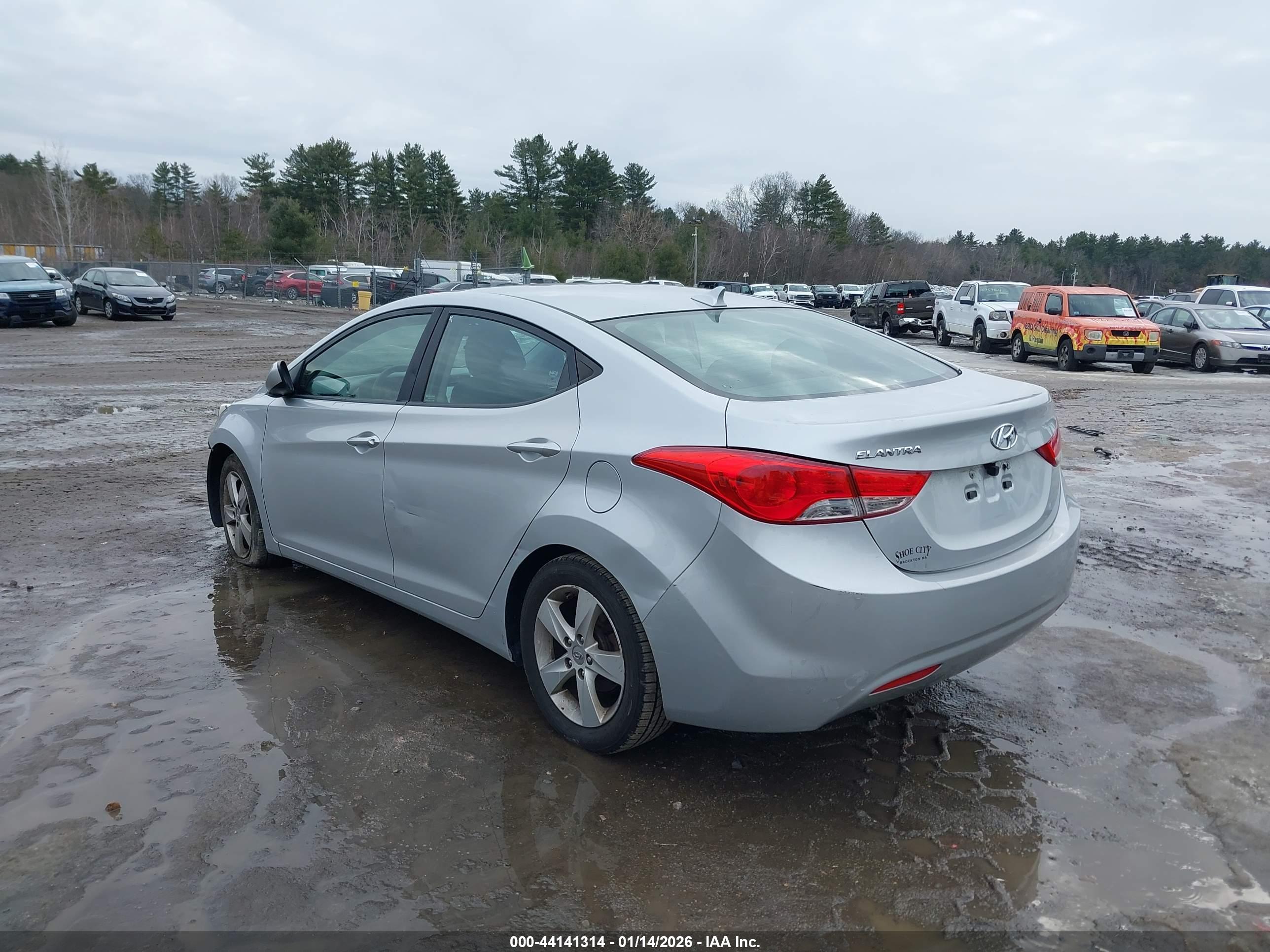 HYUNDAI ELANTRA image 3