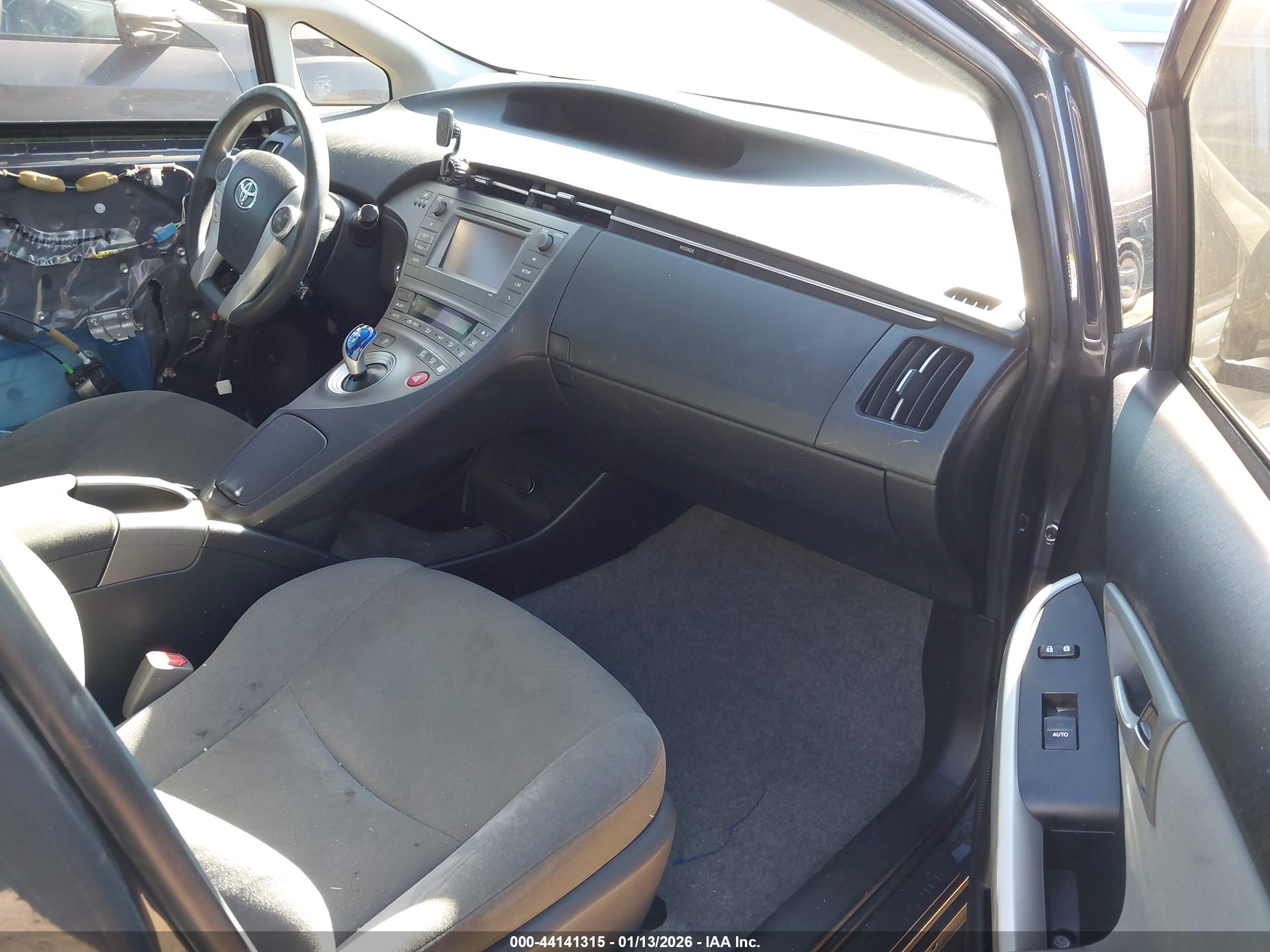 TOYOTA PRIUS image 5