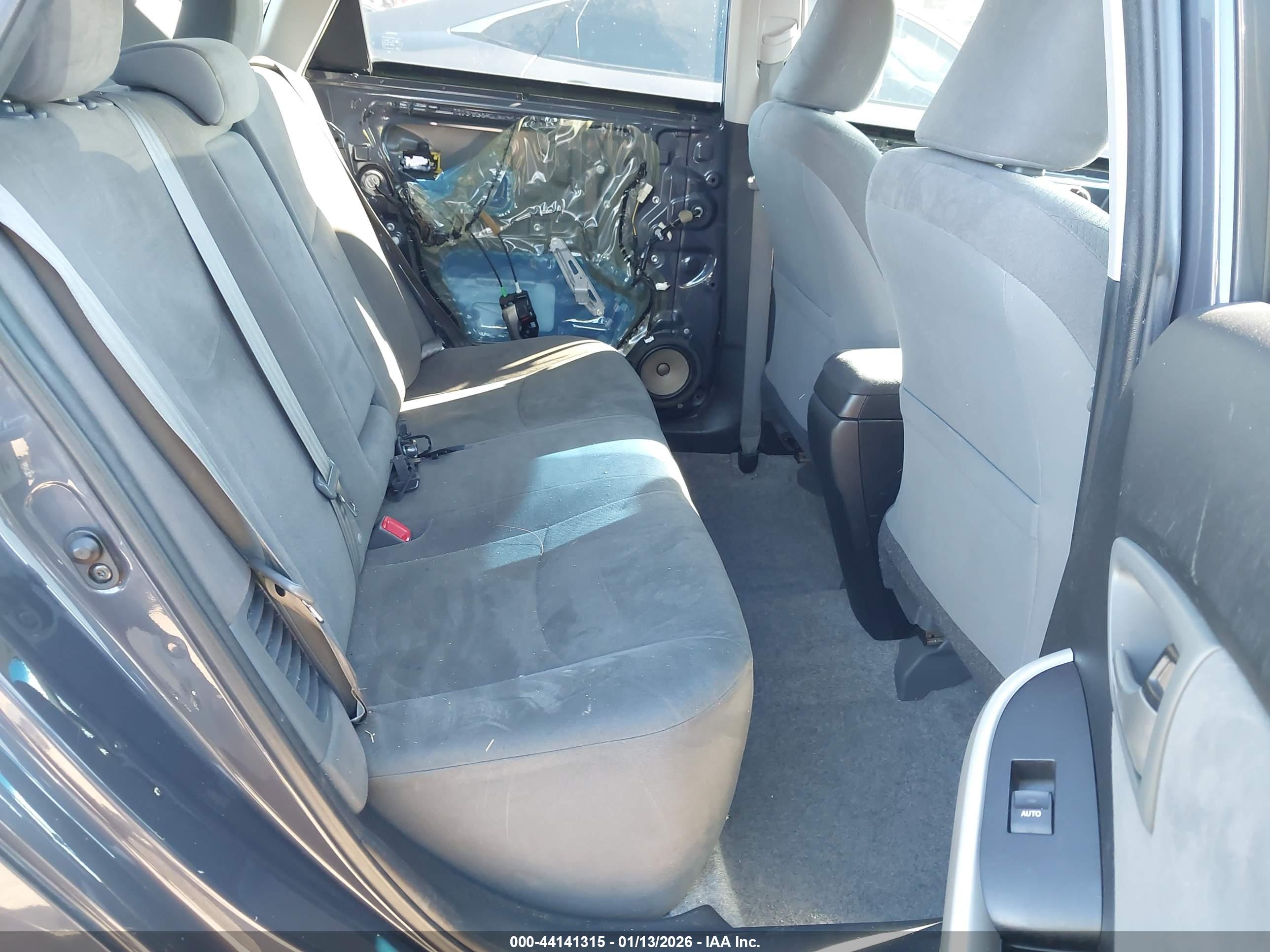 TOYOTA PRIUS image 8