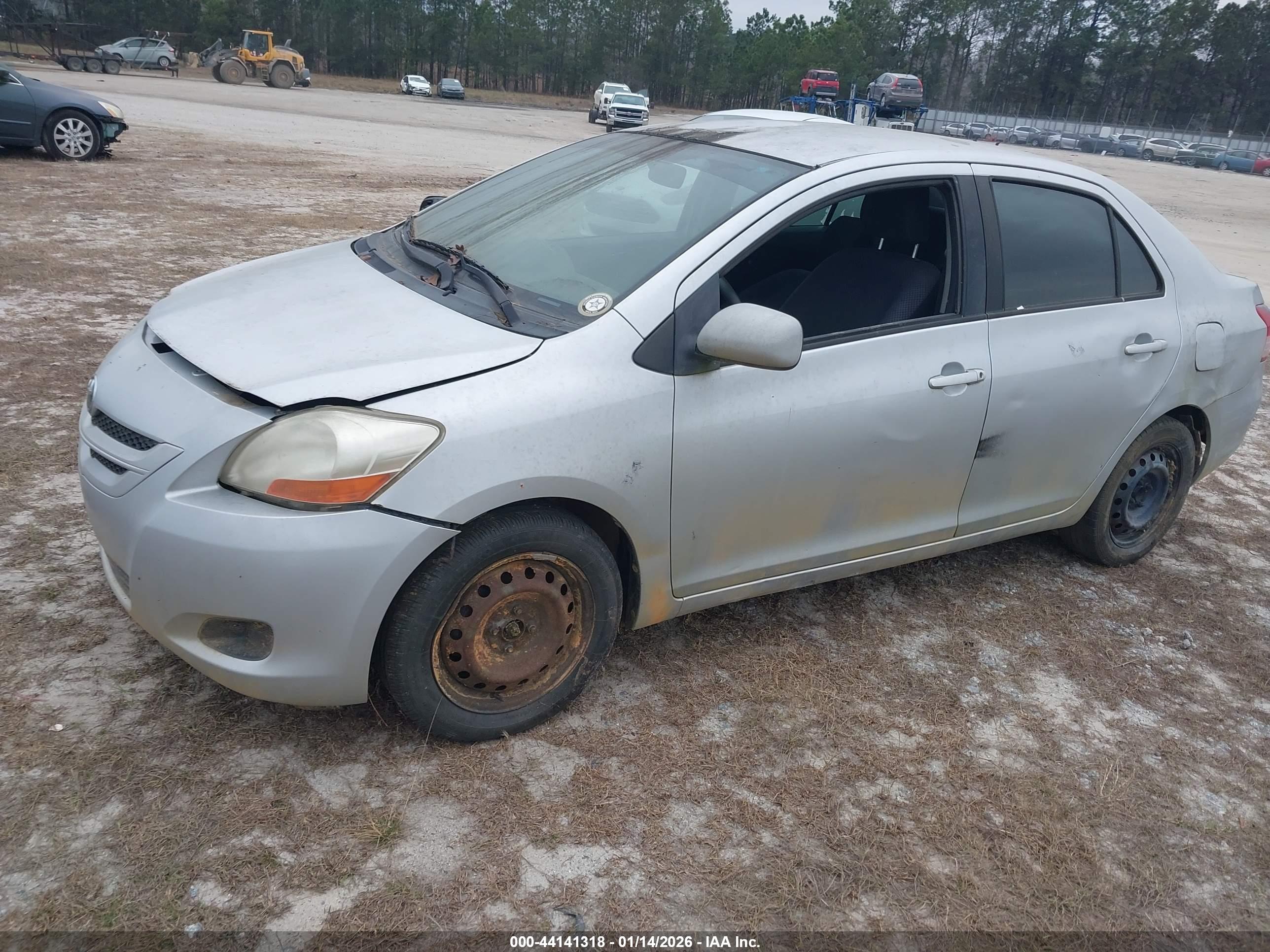 TOYOTA YARIS image 2