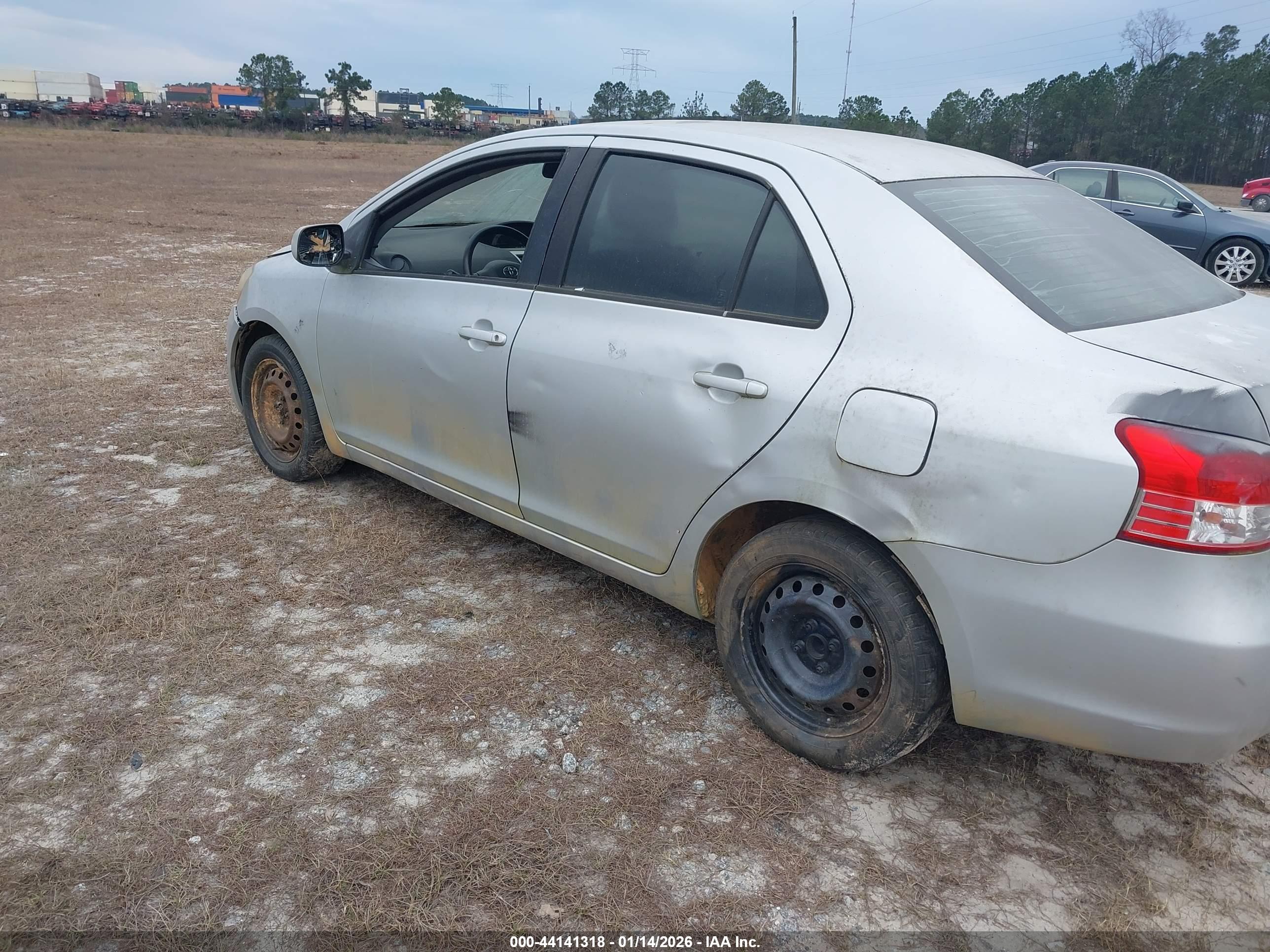 TOYOTA YARIS image 3