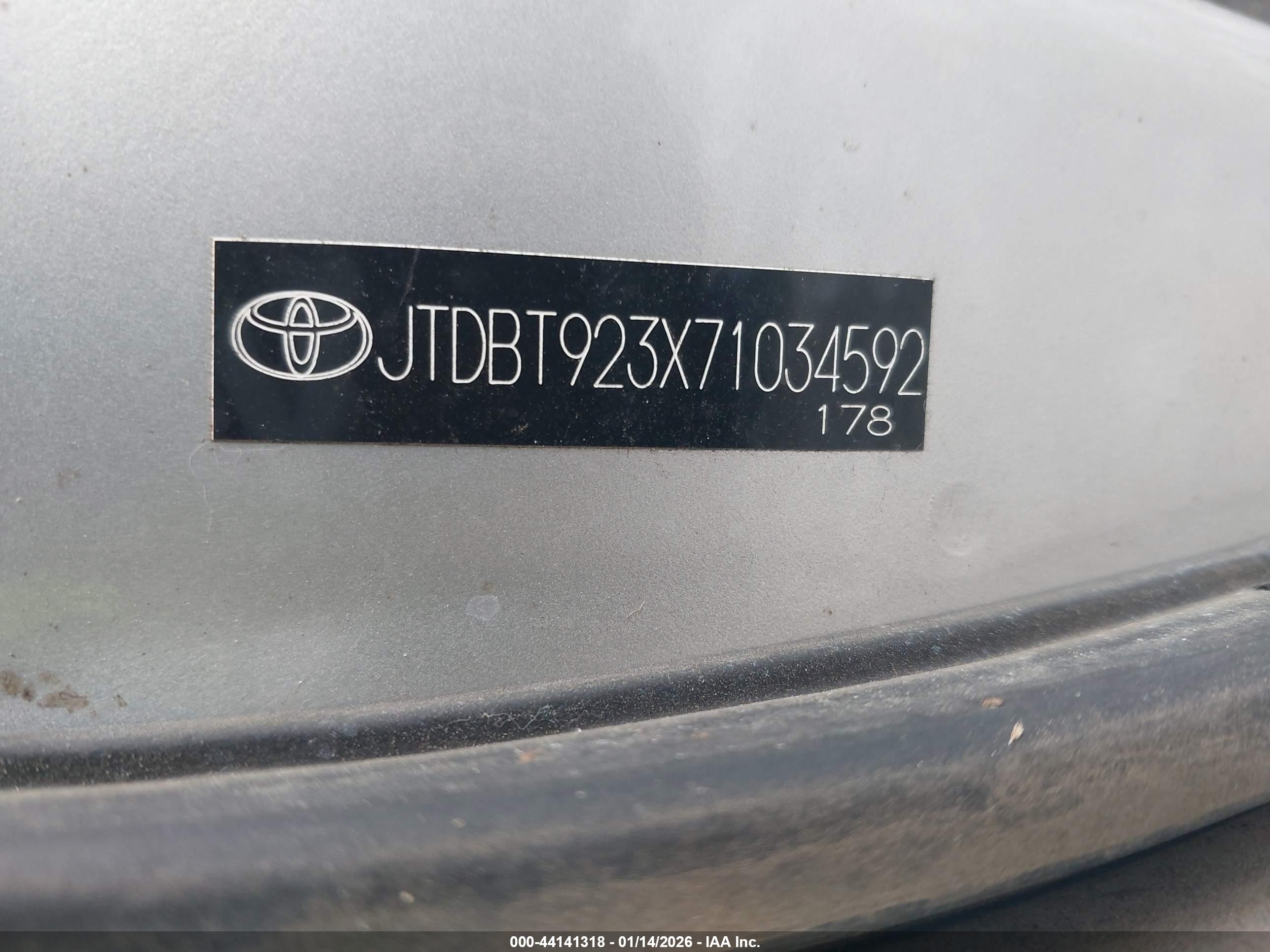 TOYOTA YARIS image 9
