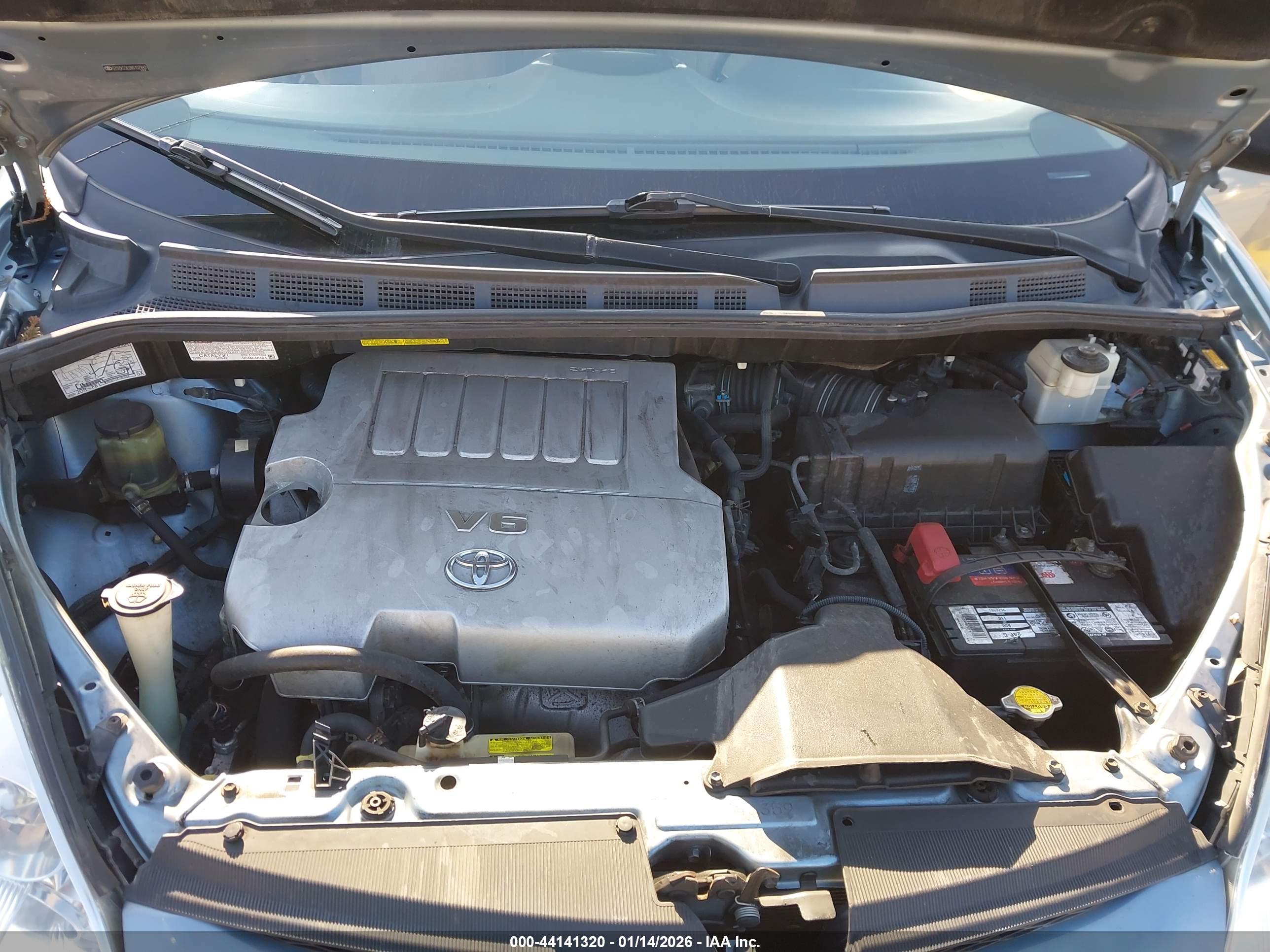 TOYOTA SIENNA image 10