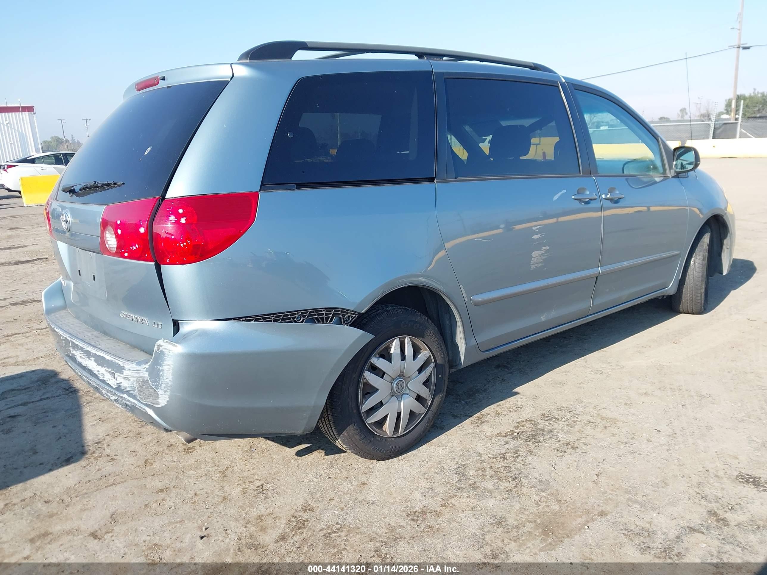 TOYOTA SIENNA image 4