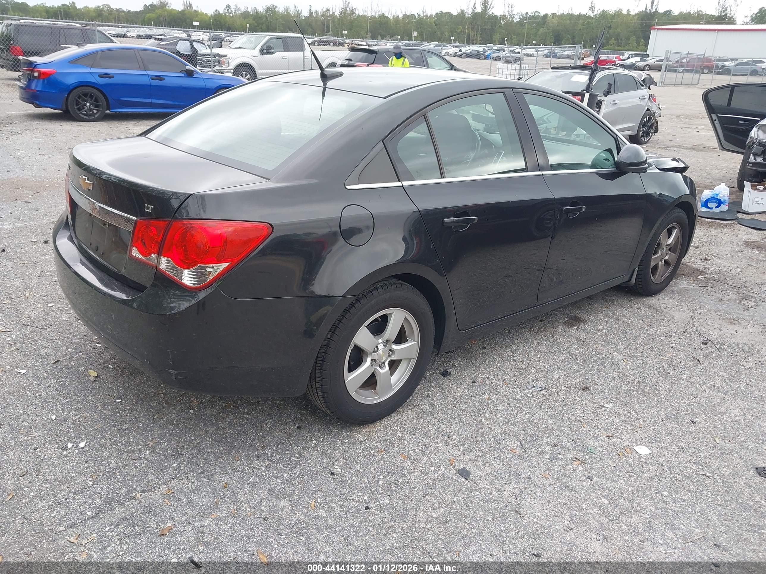 CHEVROLET CRUZE image 4