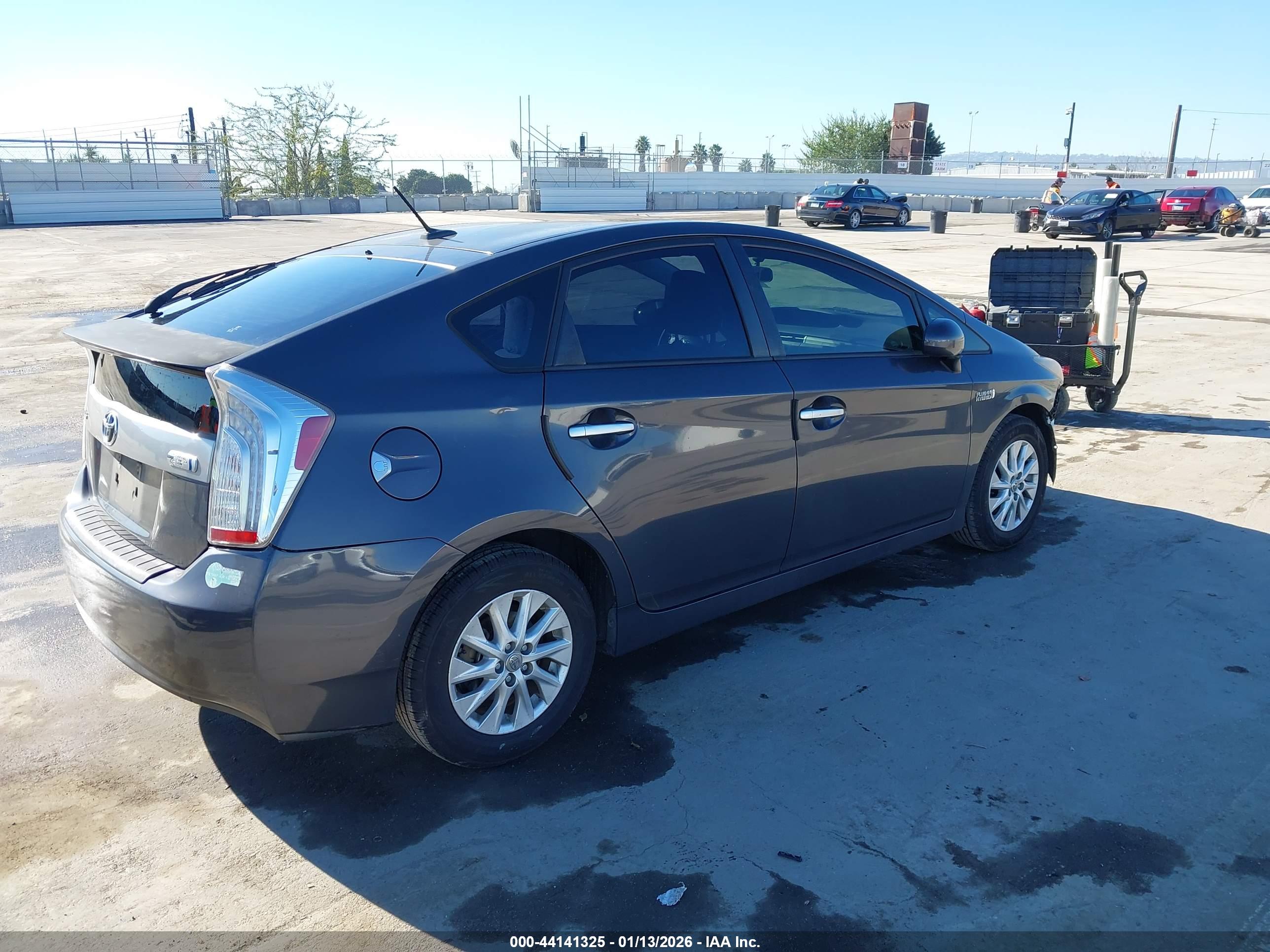 TOYOTA PRIUS image 4
