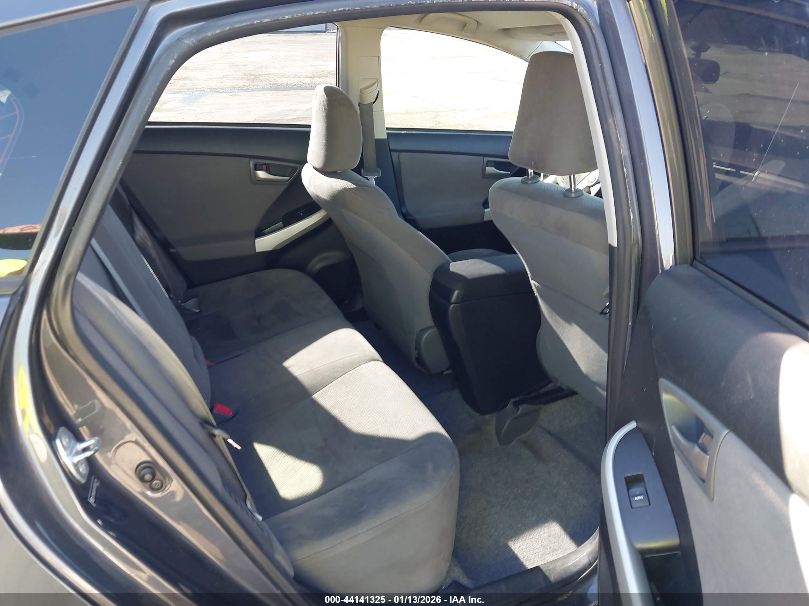 TOYOTA PRIUS image 8