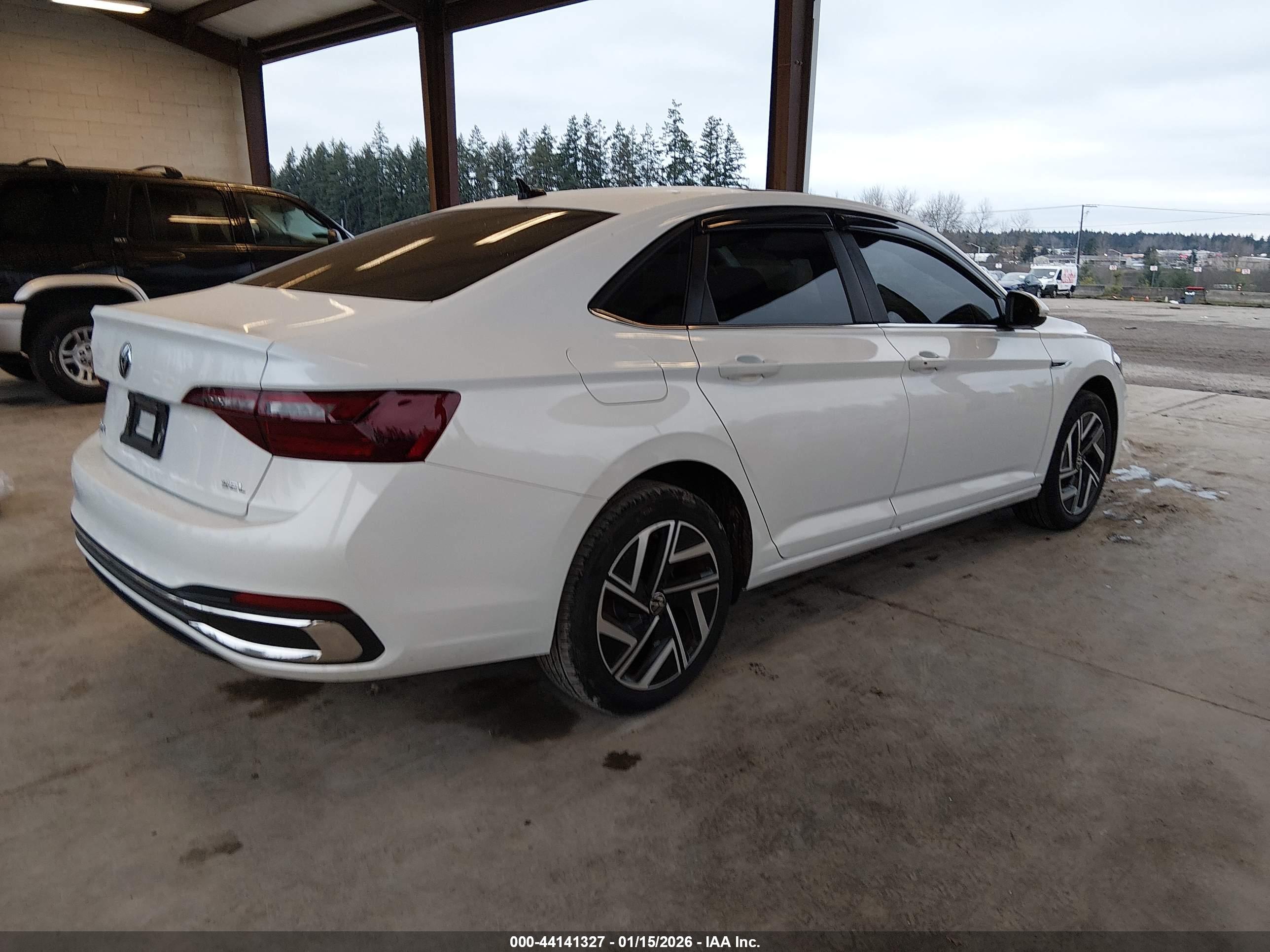 VOLKSWAGEN JETTA image 4