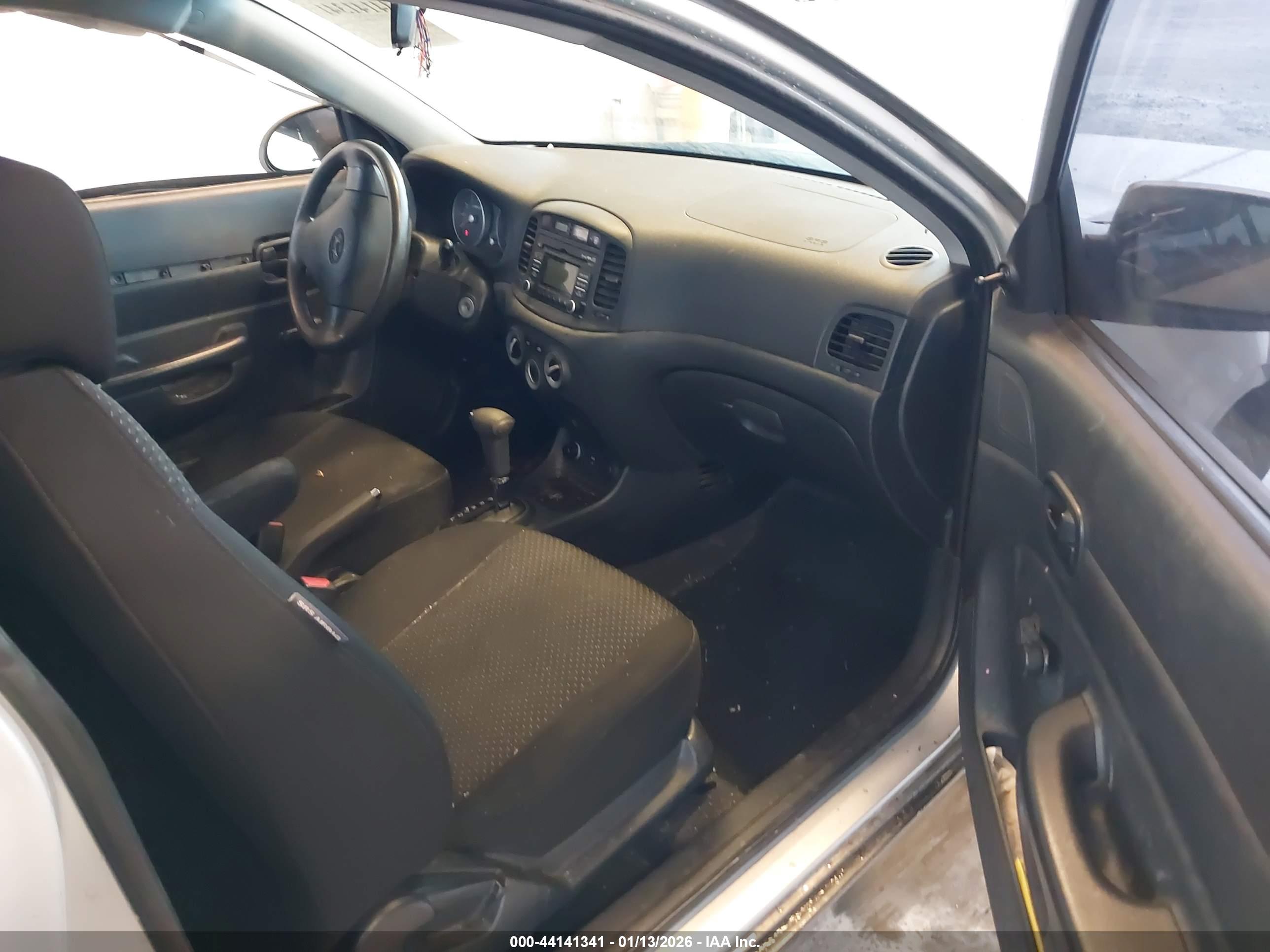 HYUNDAI ACCENT image 5