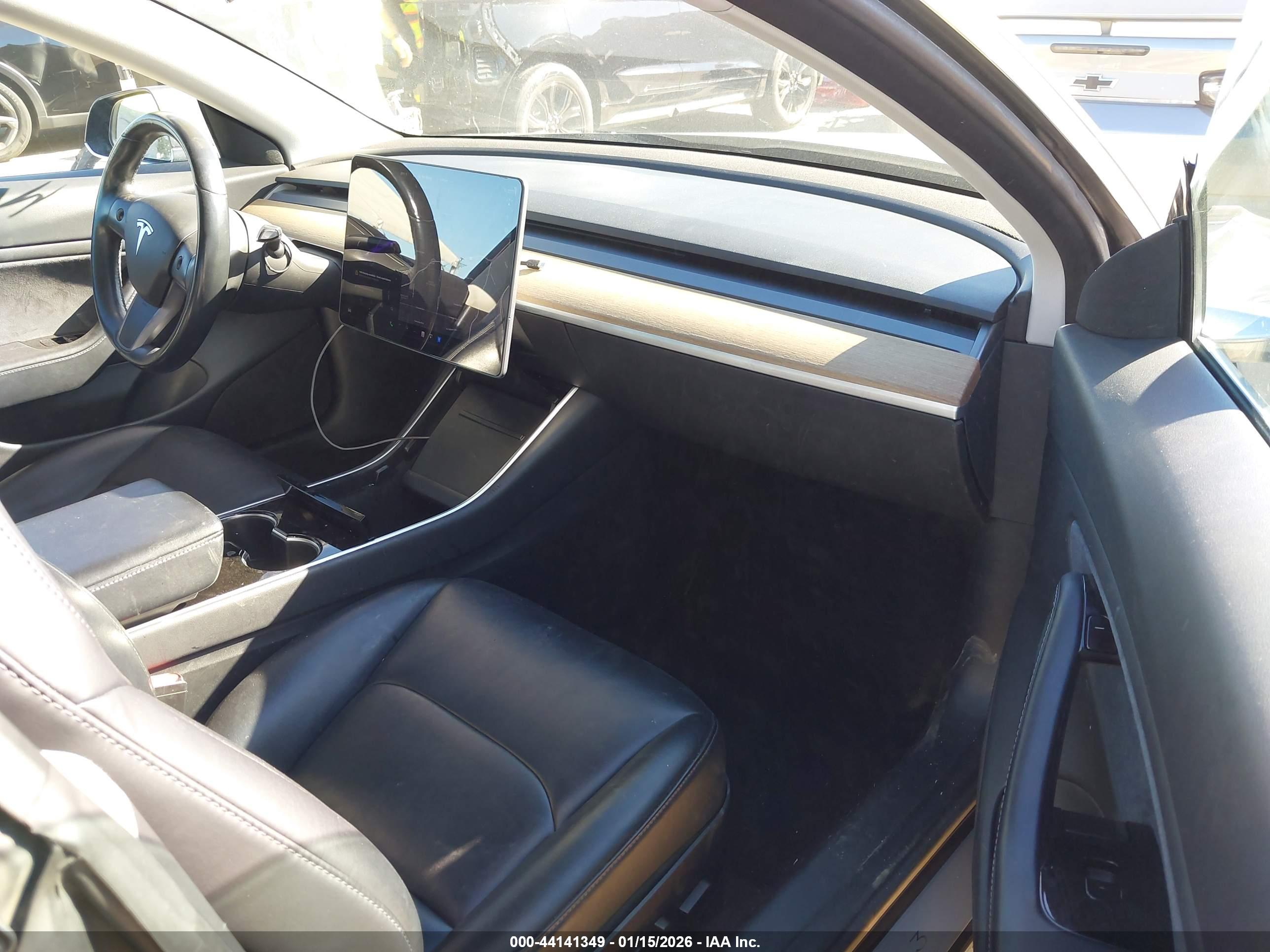 TESLA MODEL image 5