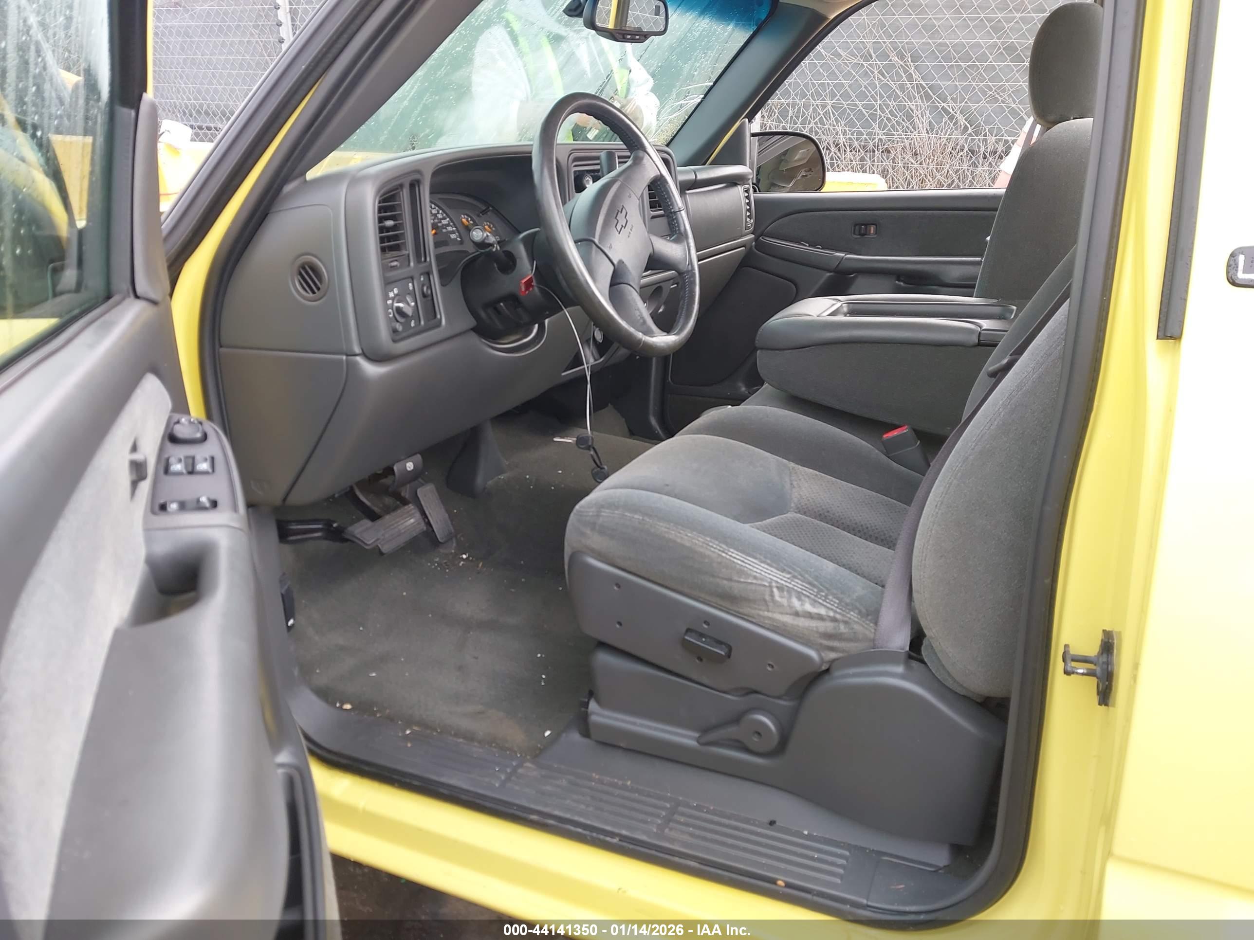 CHEVROLET SILVERADO image 5
