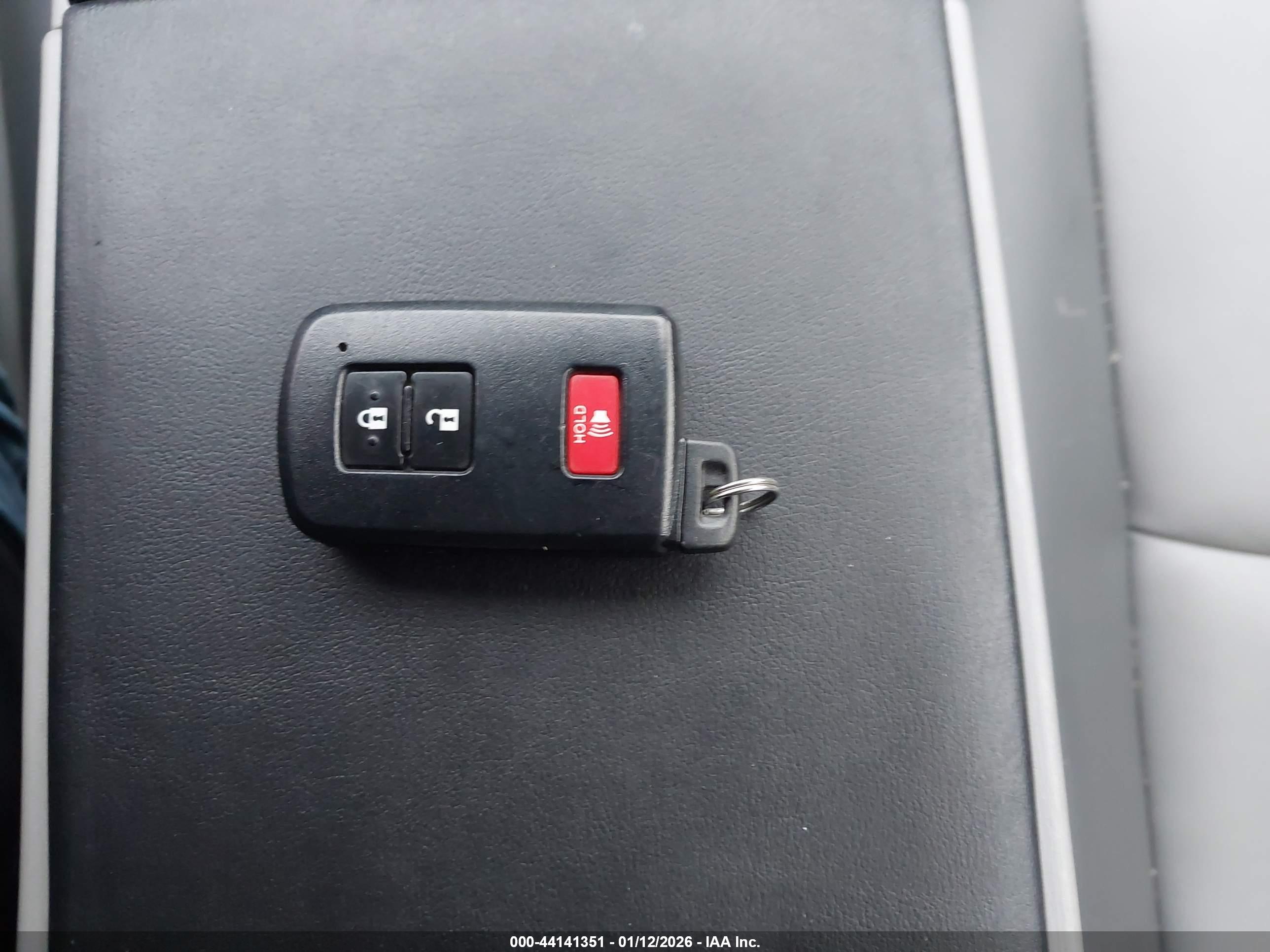 TOYOTA PRIUS image 11