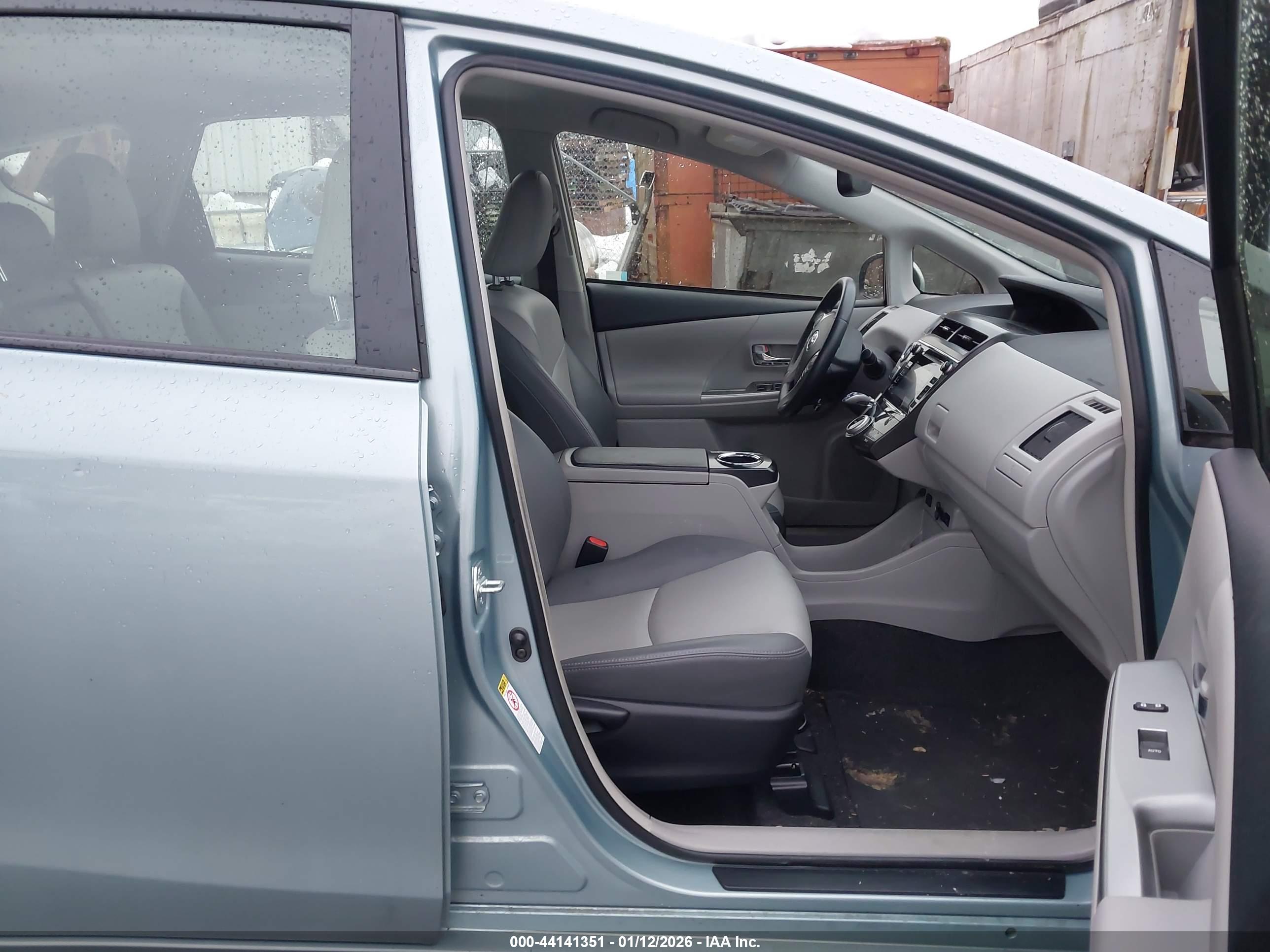 TOYOTA PRIUS image 5
