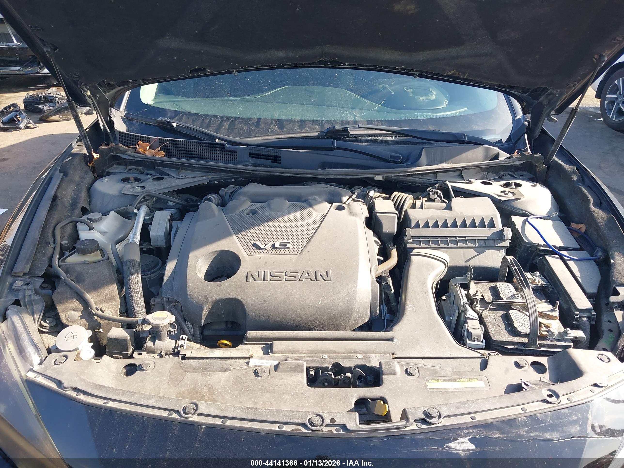 NISSAN MAXIMA image 10