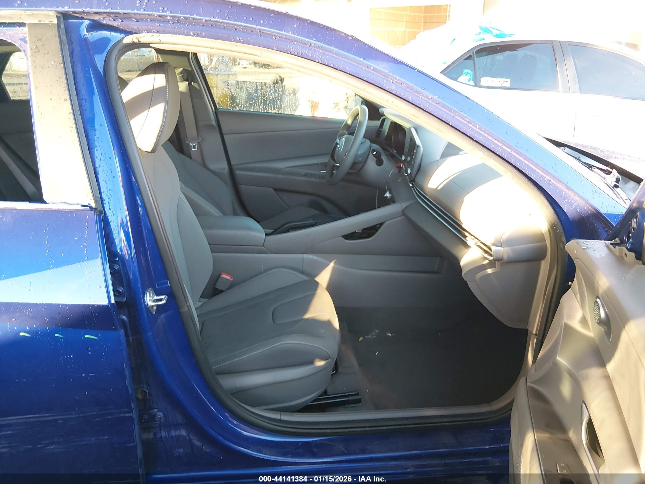 HYUNDAI ELANTRA image 5