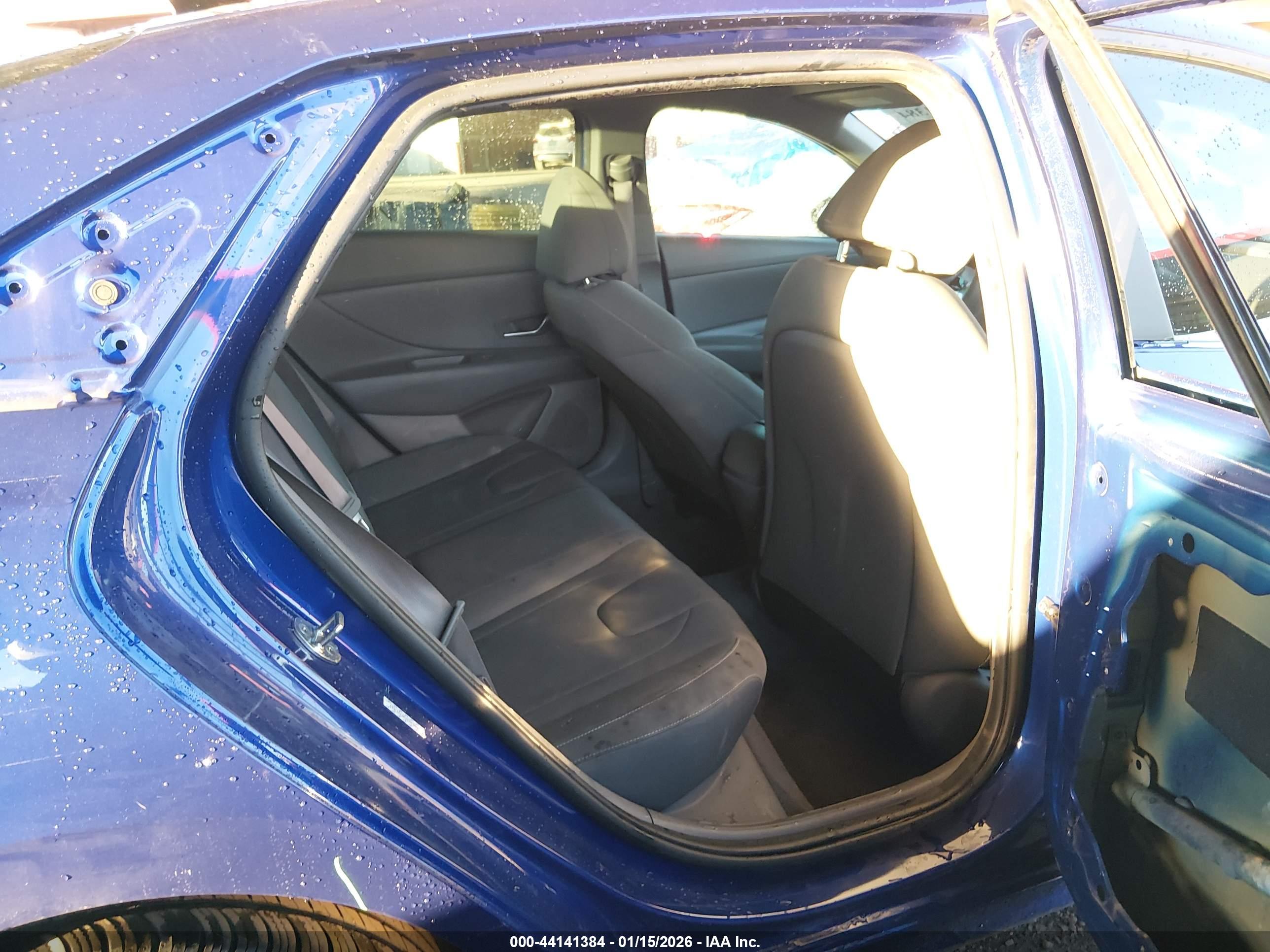 HYUNDAI ELANTRA image 8