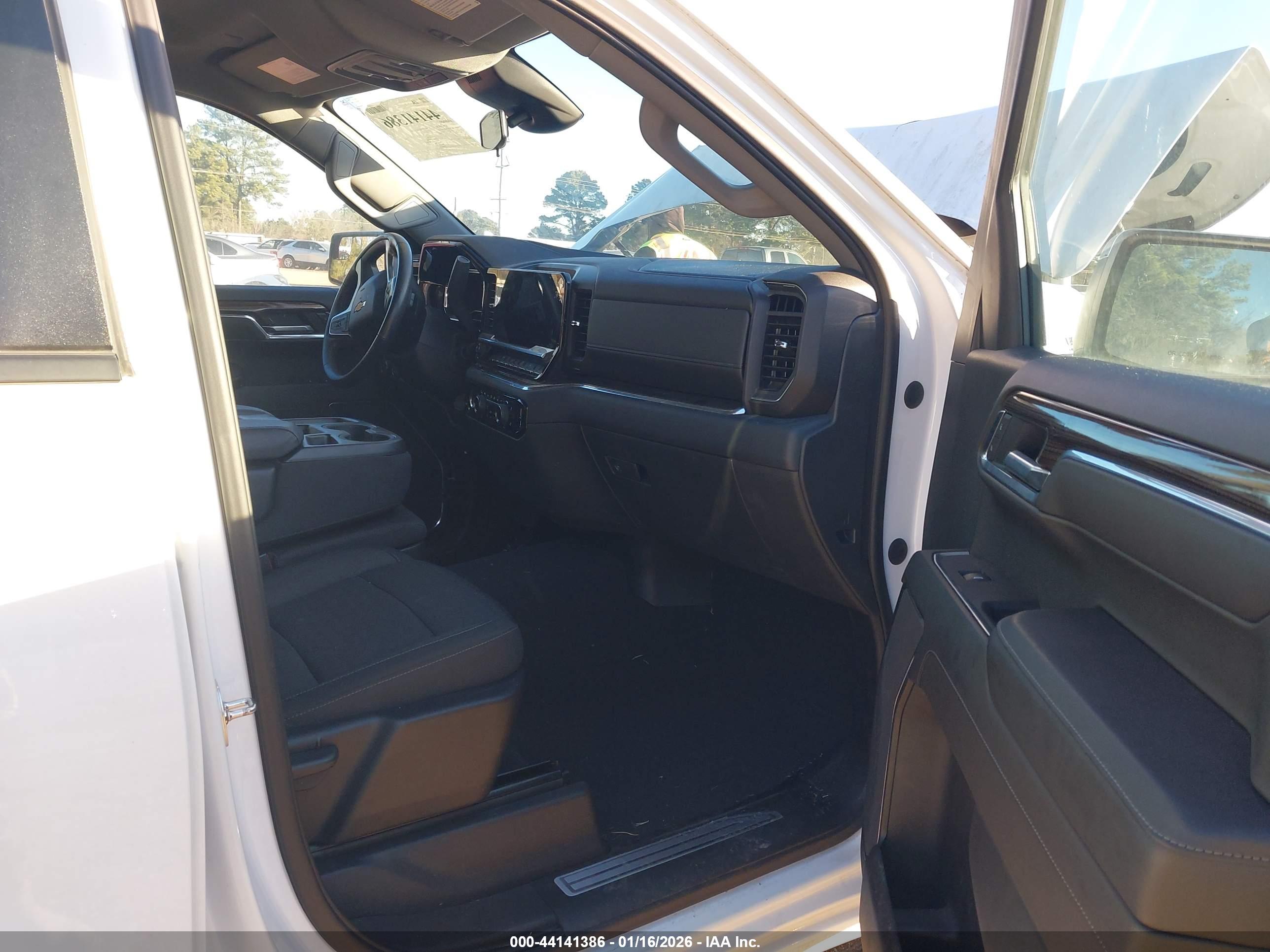 CHEVROLET SILVERADO image 5