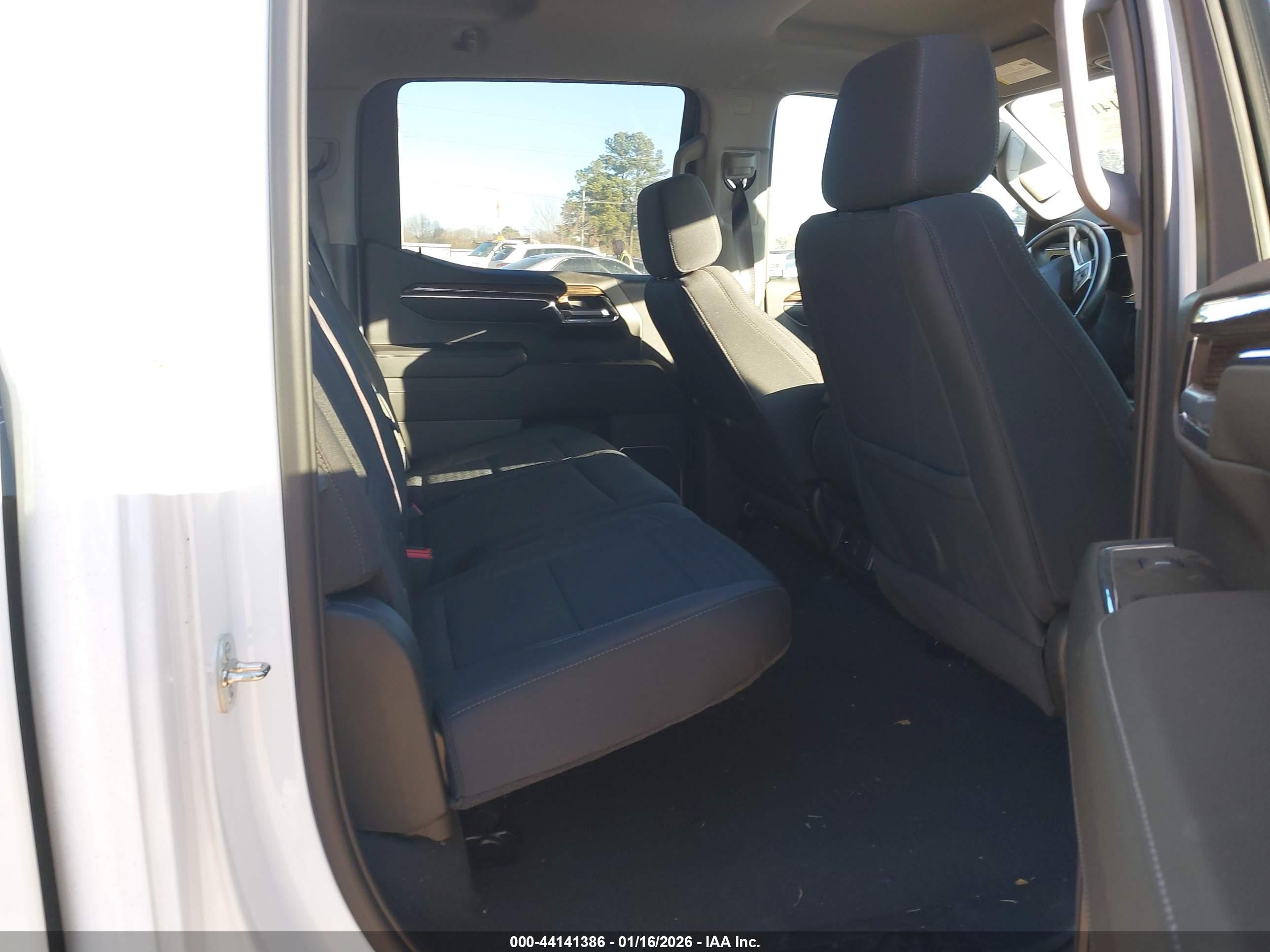 CHEVROLET SILVERADO image 8