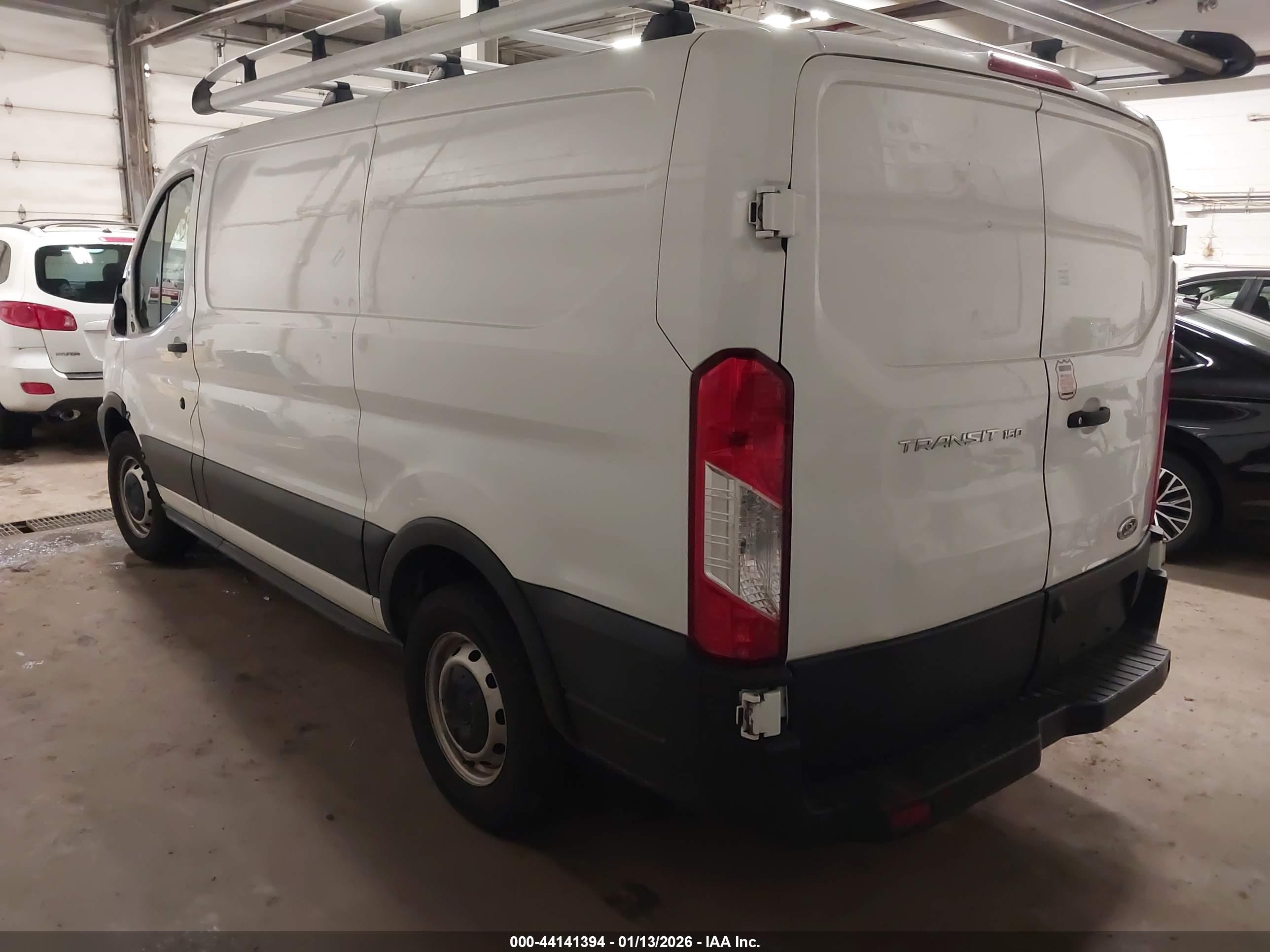 FORD TRANSIT-150 image 3
