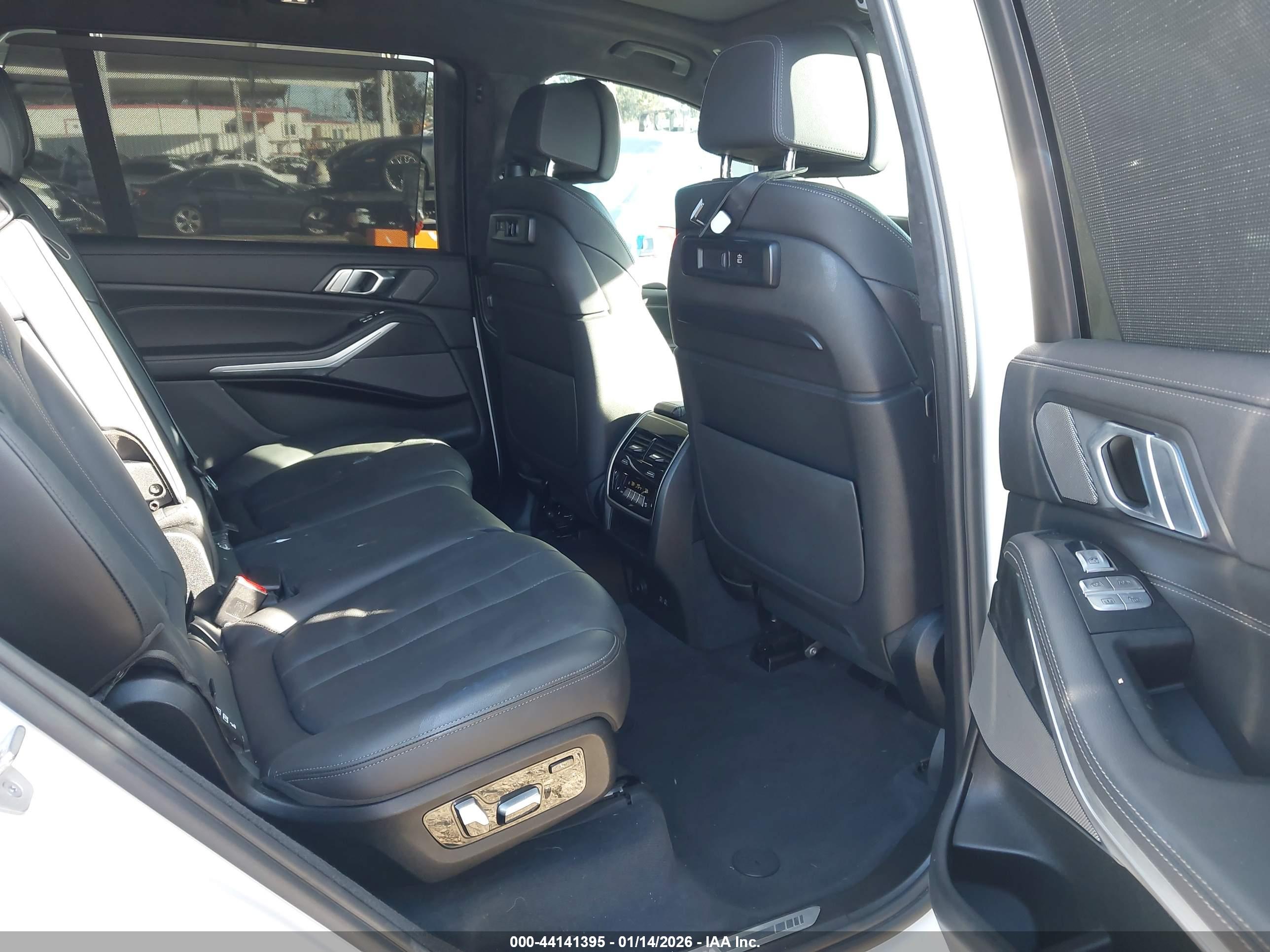 BMW X7 image 8