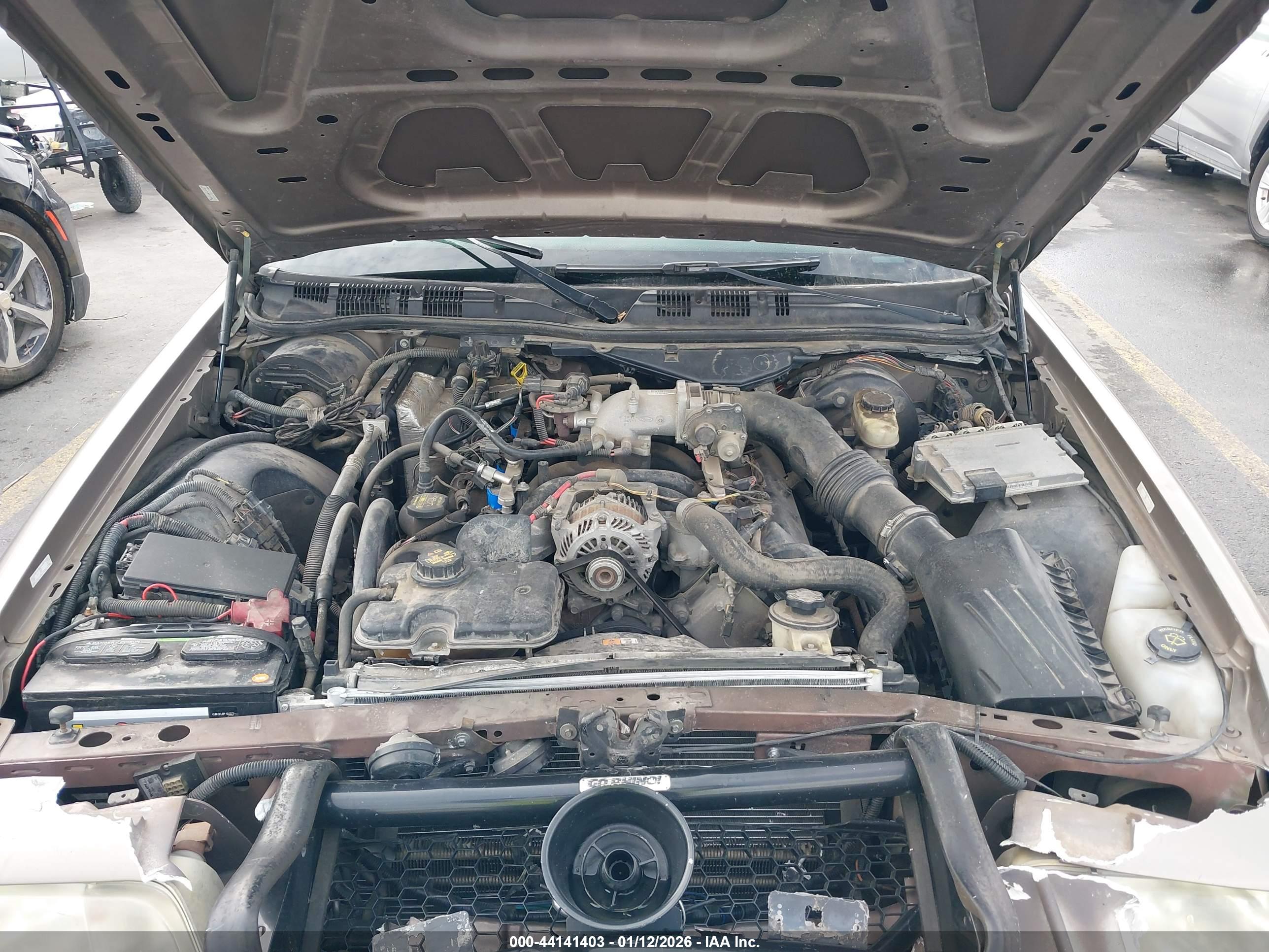 FORD CROWN image 10