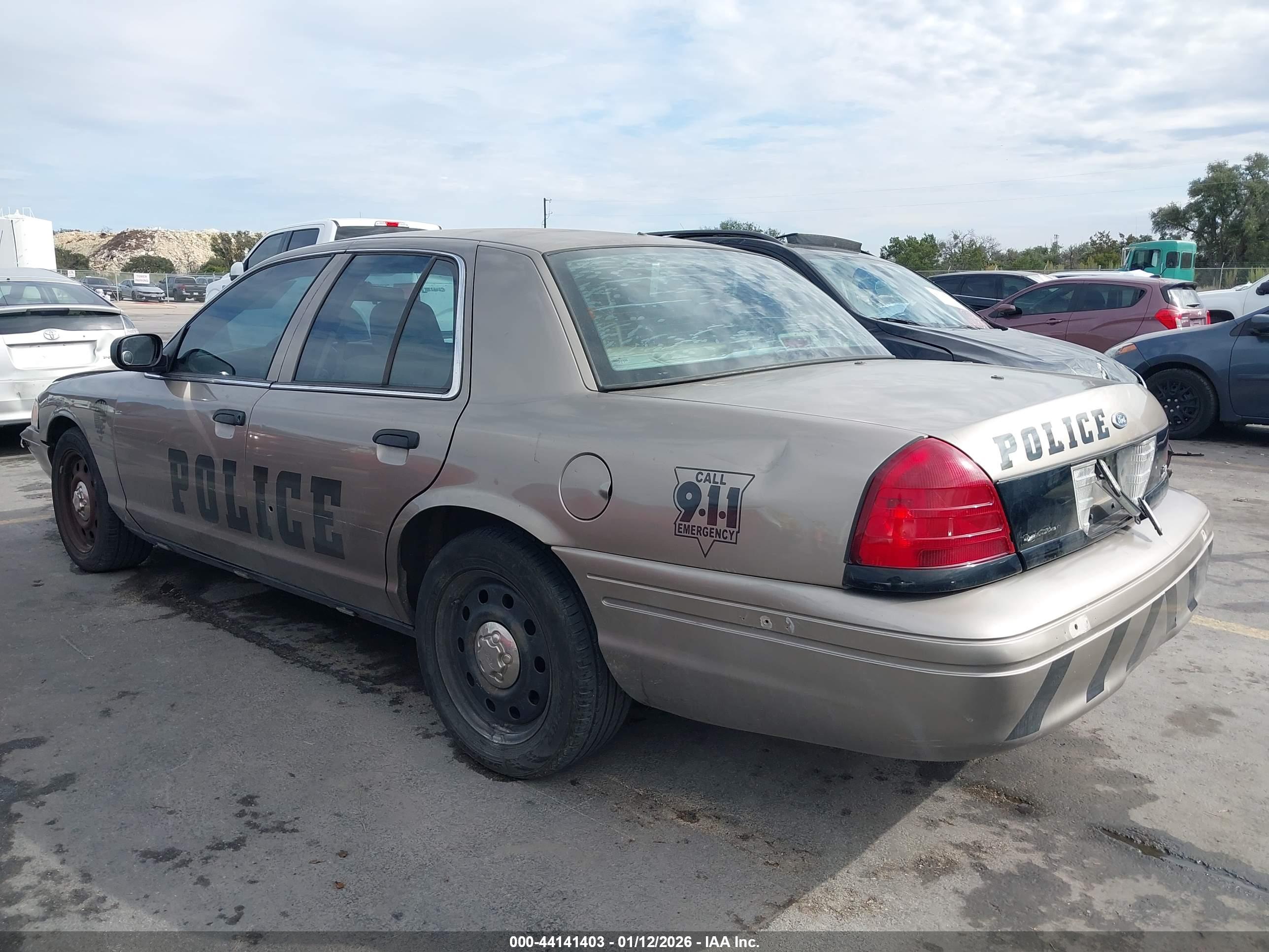 FORD CROWN image 3