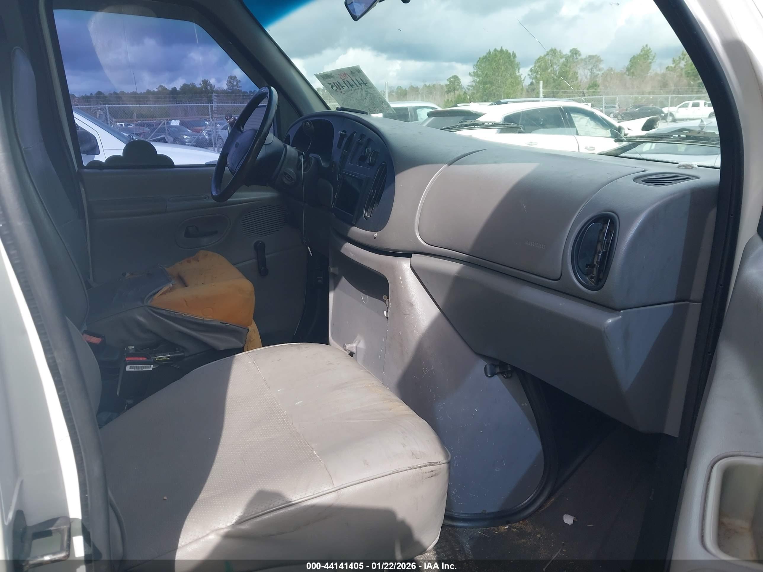 FORD E-250 image 5