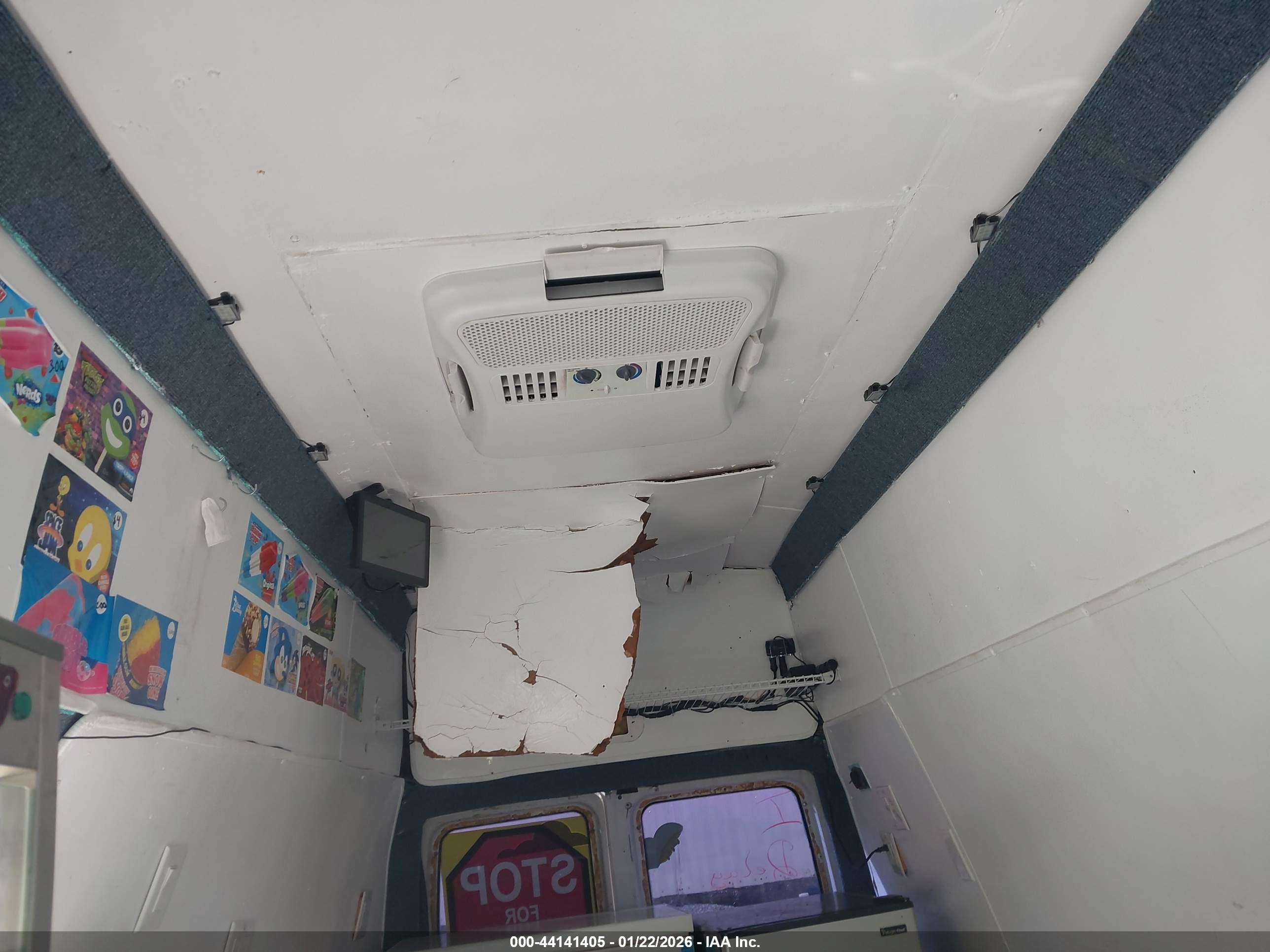 FORD E-250 image 6