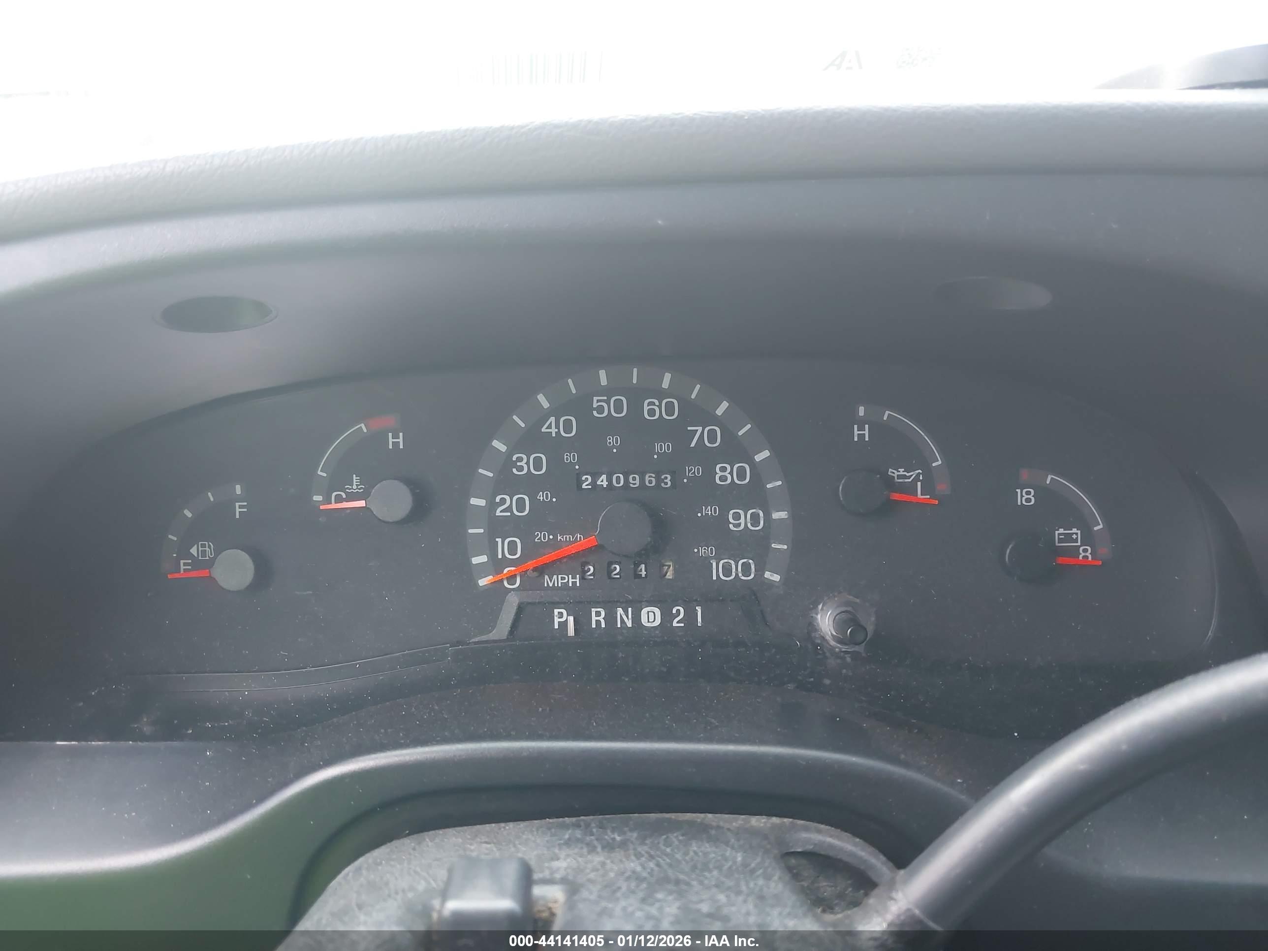 FORD E-250 image 7