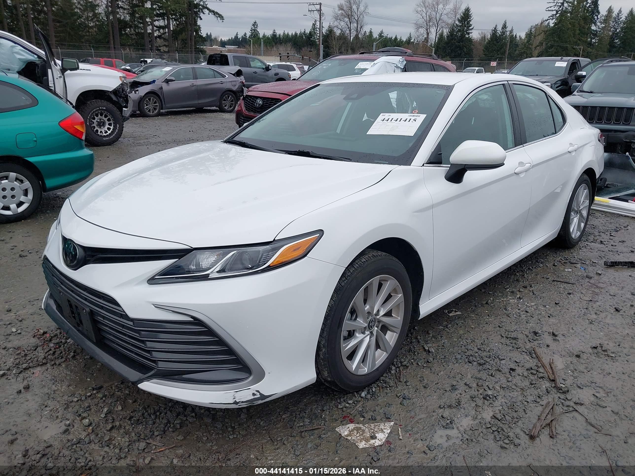 TOYOTA CAMRY image 2
